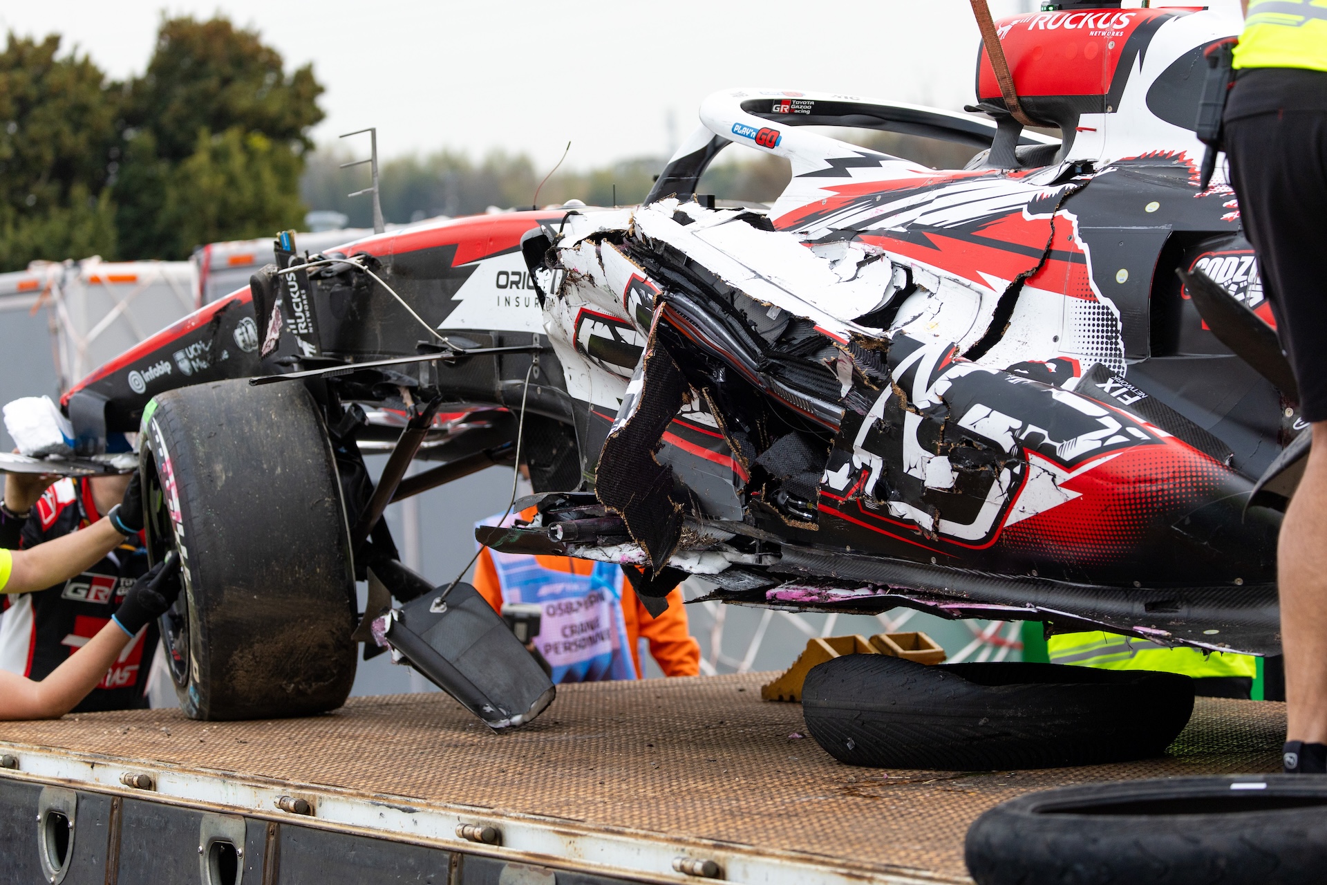 SUZUKA, JAPAN - MARCH 29: The damage to the Haas VF-26 of Oliver Bearman of Great Britain and Haas F1 Team following his crash during the F1 Grand Prix of Japan at Suzuka Circuit on March 29, 2026 in Suzuka, Japan. (Photo by Kym Illman/Getty Images)