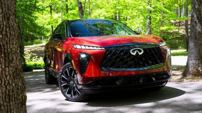 Infiniti QX65 front 3/4 view