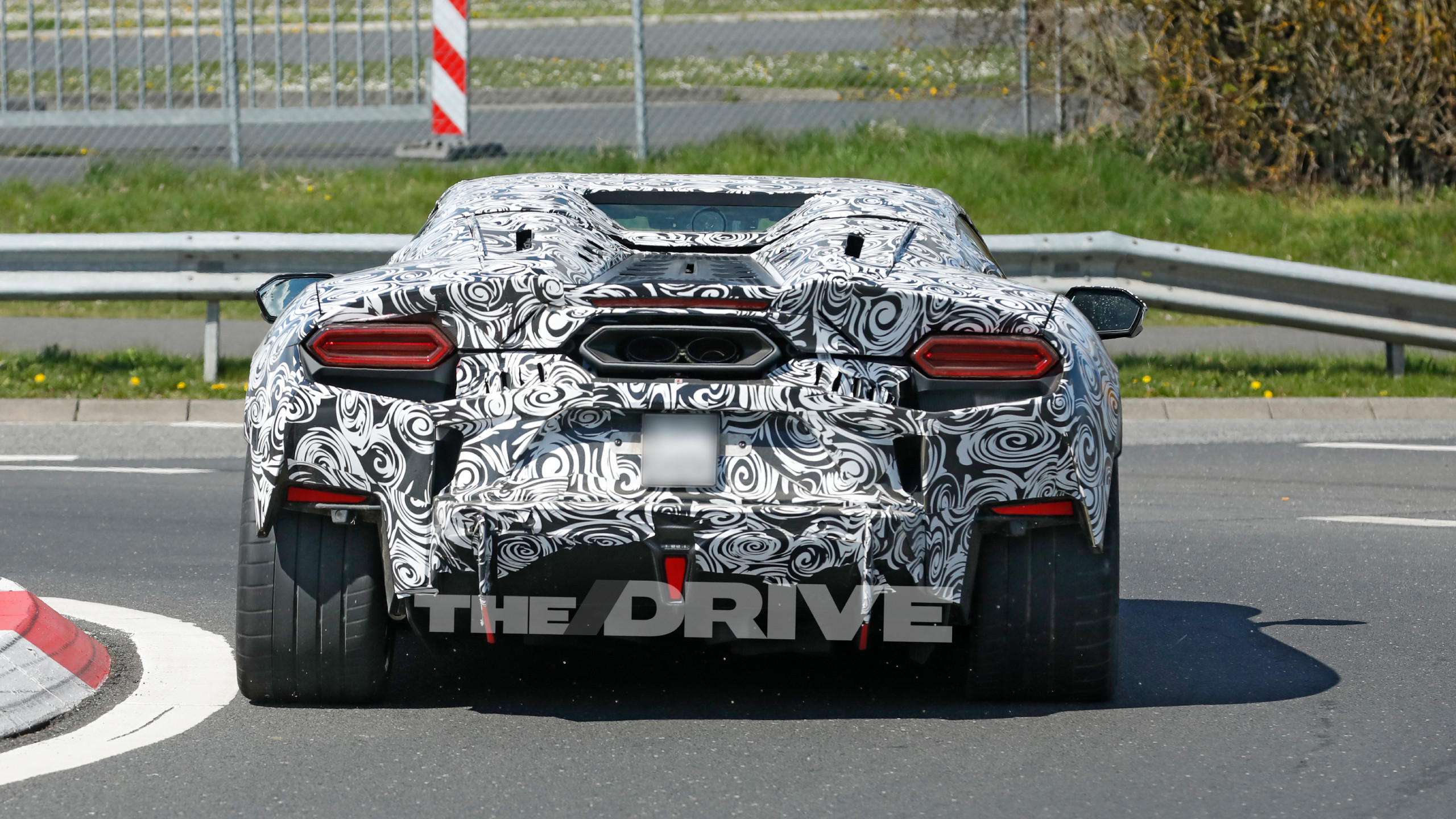 ムチャブリ 2028 Lamborghini Temerario Spyder Spied: Is That a Removable Hard Top?