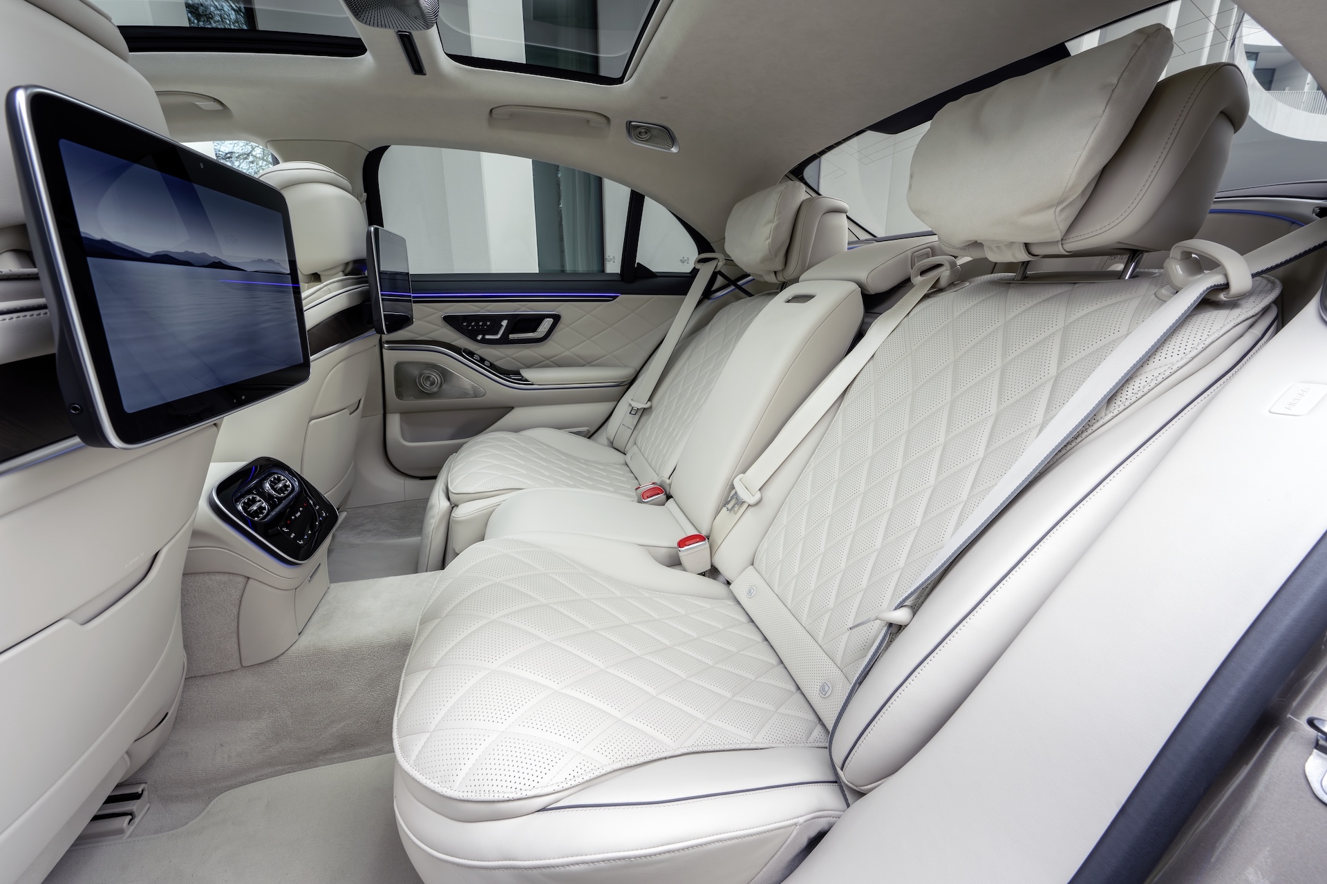 Test Drive Mercedes-Benz S-Class, Baltic Sea, Germany, 2026. Exterior: AMG Line, velvet brown metallic Interior: Exclusive Nappa Leather macchiato beige / magma Mercedes-Benz S 500 4MATIC long version | Combined energy consumption: 9.1 - 8.3 l/100 km | Combined CO₂ emissions: 206 - 188 g/km | CO₂ efficiency class: G1