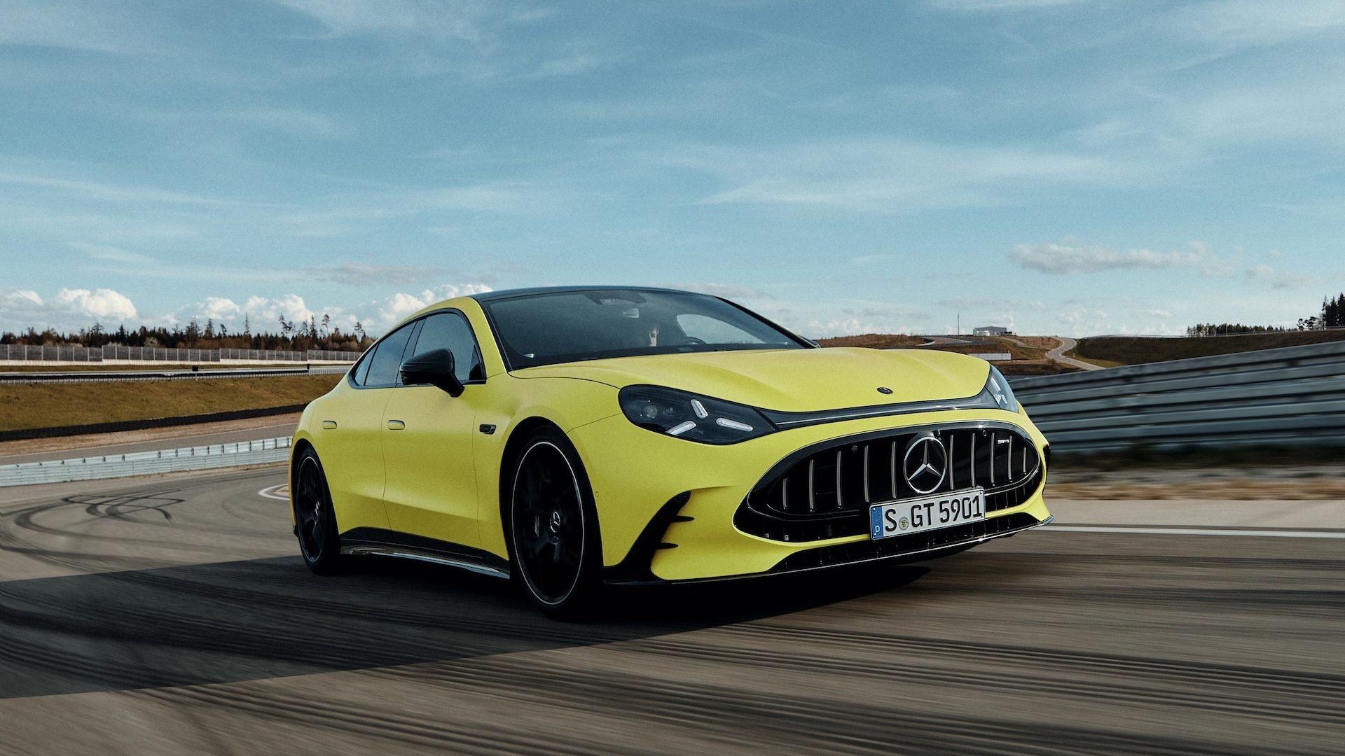 Das neue Mercedes-AMG GT 63 4-Türer Coupé, 2026. Mercedes-AMG GT 63 4-Türer Coupé | Energieverbrauch kombiniert 21,0-17,9 kWh/100 km | CO2 Emissionen kombiniert 0 g/km | CO2-Klasse: A // The all-new Mercedes-AMG GT 63 4-Door Coupé, 2026. Mercedes‑AMG GT 63 4-Door Coupé | combined energy consumption 21.0-17.9 kWh/100 km | combined CO2 emissions 0 g/km | CO2 class: A