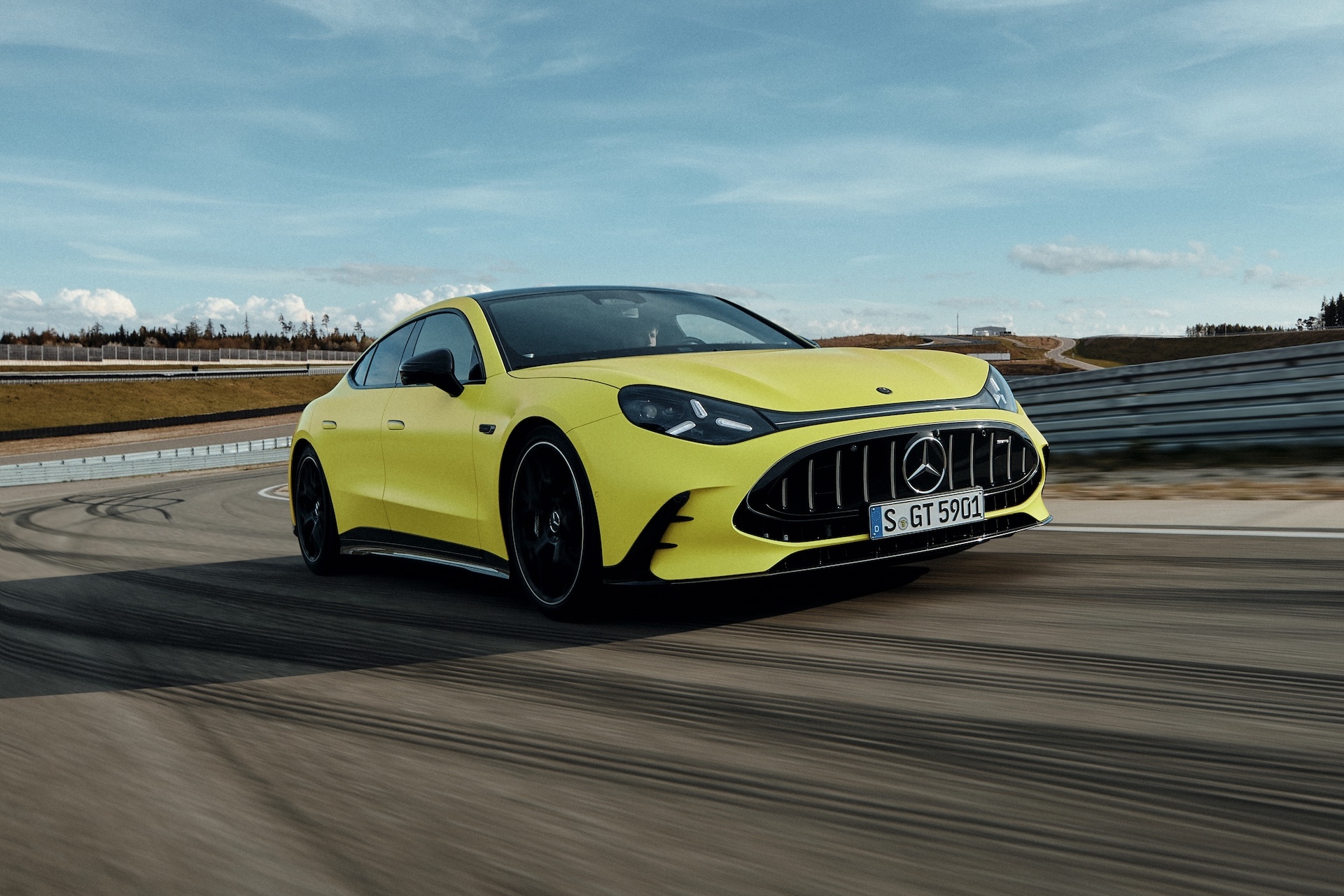 Das neue Mercedes-AMG GT 63 4-Türer Coupé, 2026. Mercedes-AMG GT 63 4-Türer Coupé | Energieverbrauch kombiniert 21,0-17,9 kWh/100 km | CO2 Emissionen kombiniert 0 g/km | CO2-Klasse: A // The all-new Mercedes-AMG GT 63 4-Door Coupé, 2026. Mercedes‑AMG GT 63 4-Door Coupé | combined energy consumption 21.0-17.9 kWh/100 km | combined CO2 emissions 0 g/km | CO2 class: A