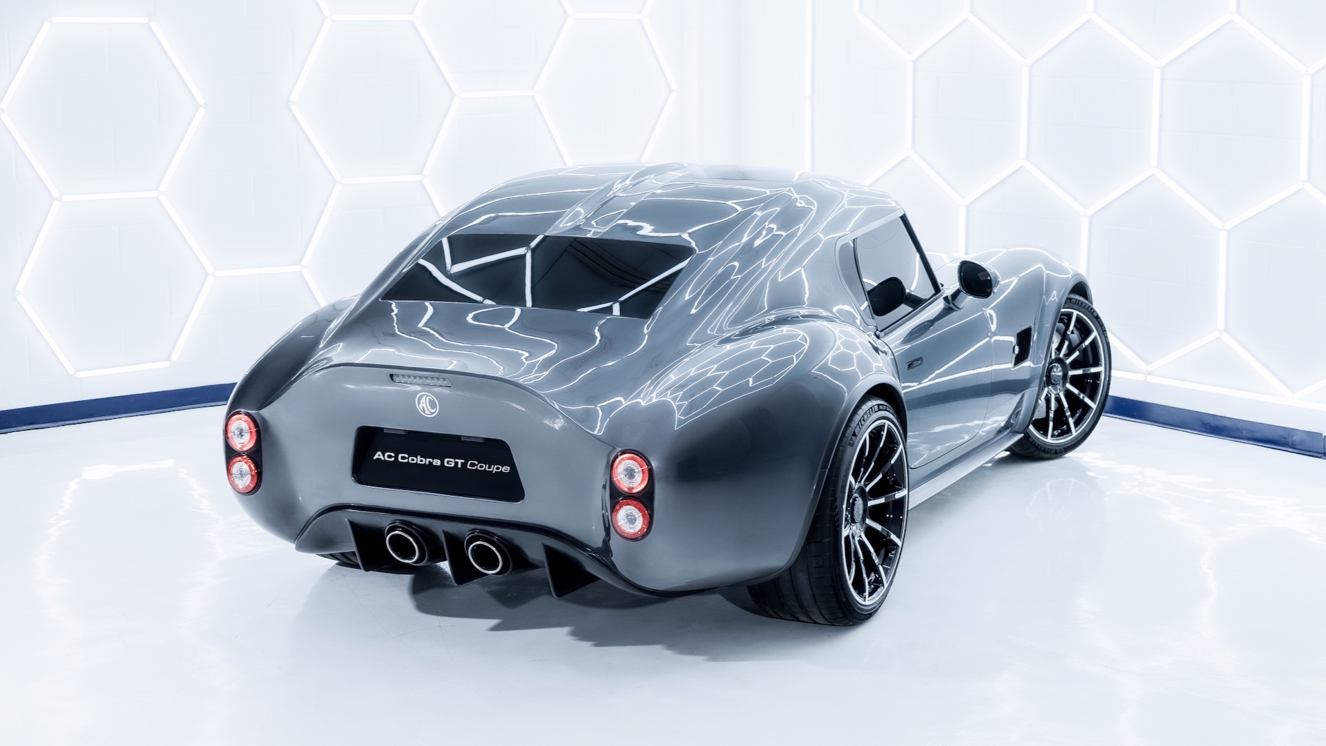 AC Cobra GT Coupe 經典跑車首度迎來固定式車頂
