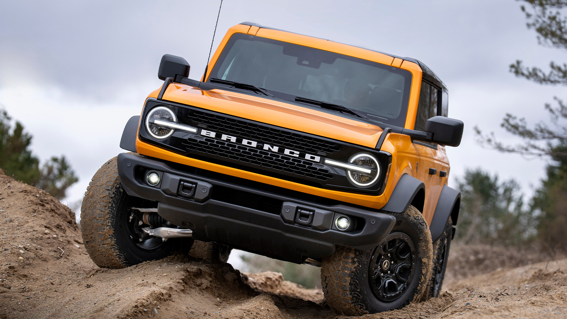 AutoWireDaily — Ford Bronco Sales Are Nipping at the Jeep Wrangler’s Heels. Could This Finally Be the Year?