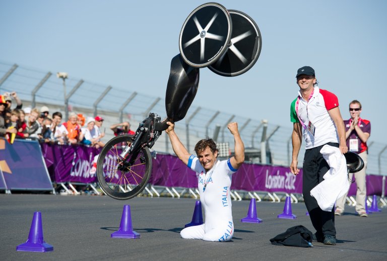 Italy's Alessandro Zanardi celebrates after winning the gold medal in the men's individual H4 time trial cycling final during the London 2012 Paralympic Games at Brands Hatch circuit, in Kent, southern England on September 5, 2012. AFP PHOTO / LEON NEAL (Photo credit should read LEON NEAL/AFP/GettyImages)