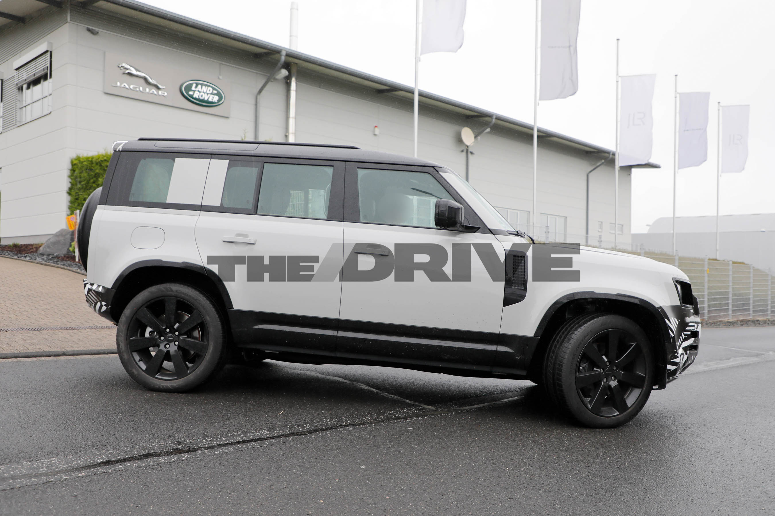 2028 Land Rover Defender spy shots