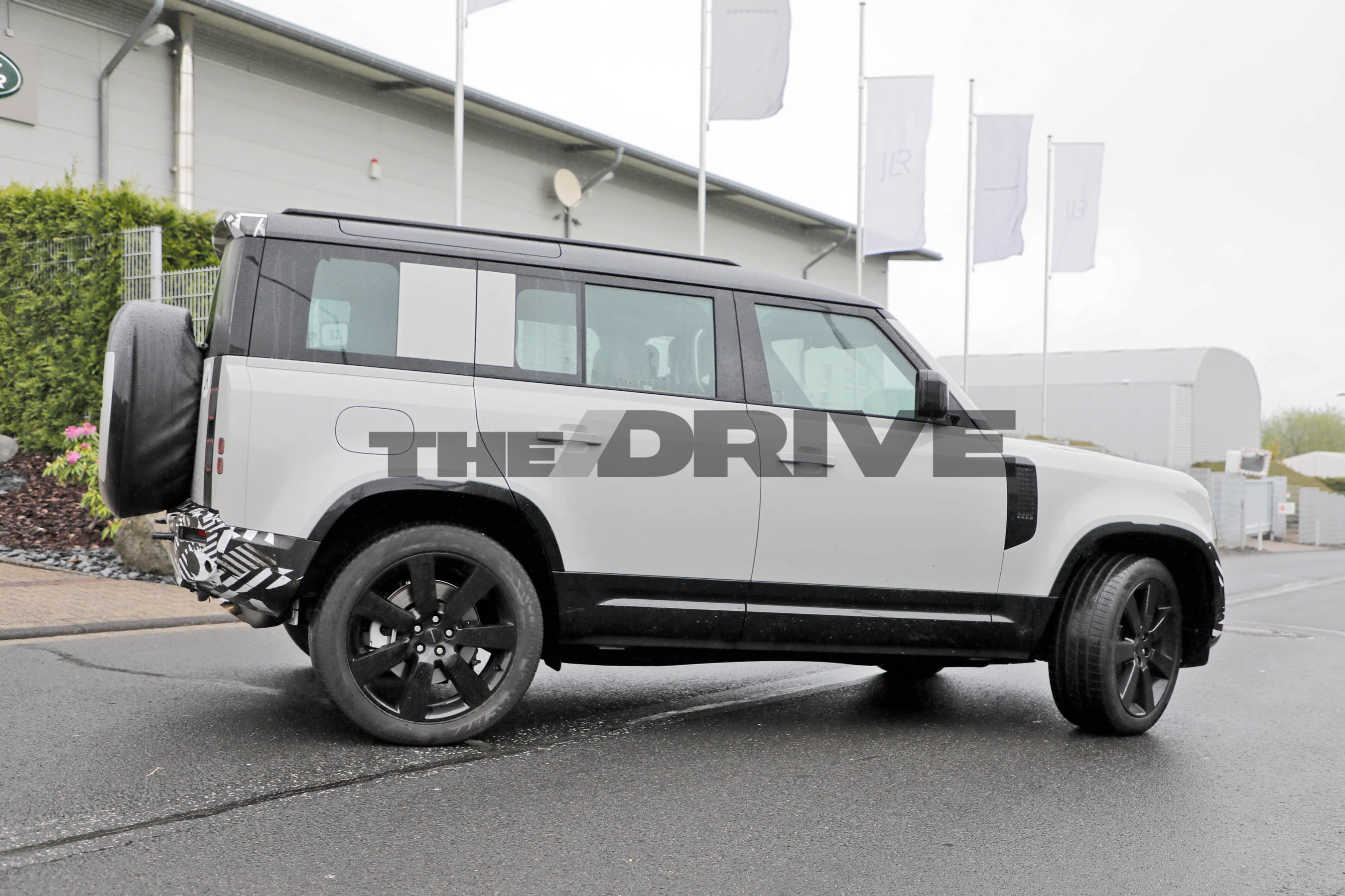 2028 Land Rover Defender spy shots