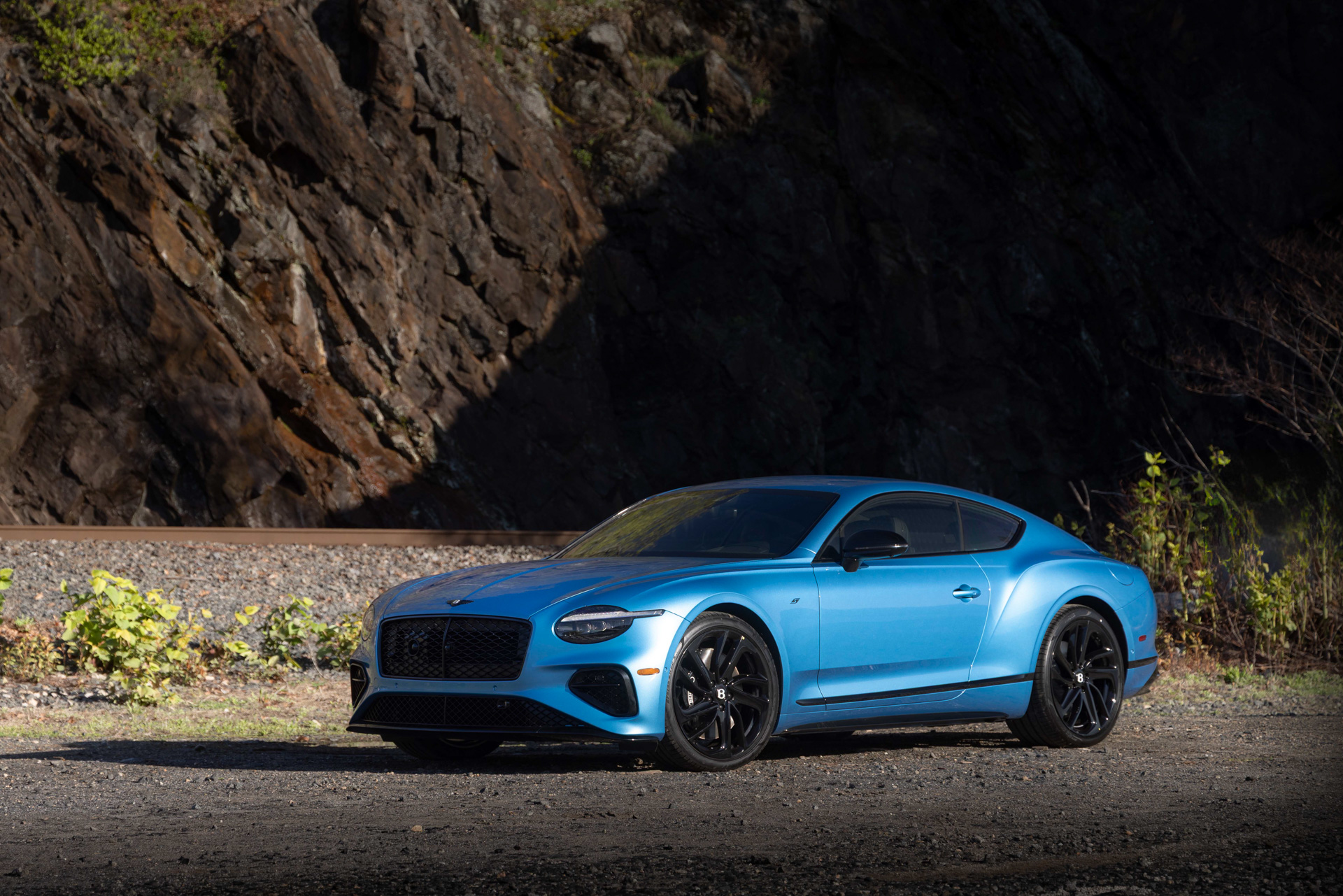 Bentley Continental GT S, Kingfisher blue. Front quarter.