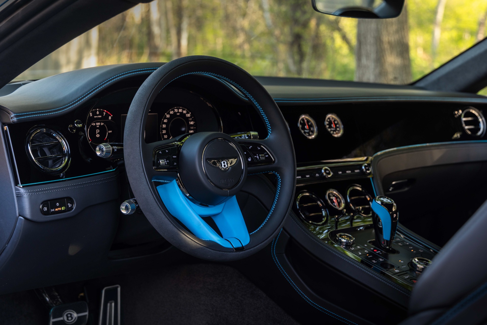 Bentley Continental GT S, Kingfisher blue. Steering wheel.