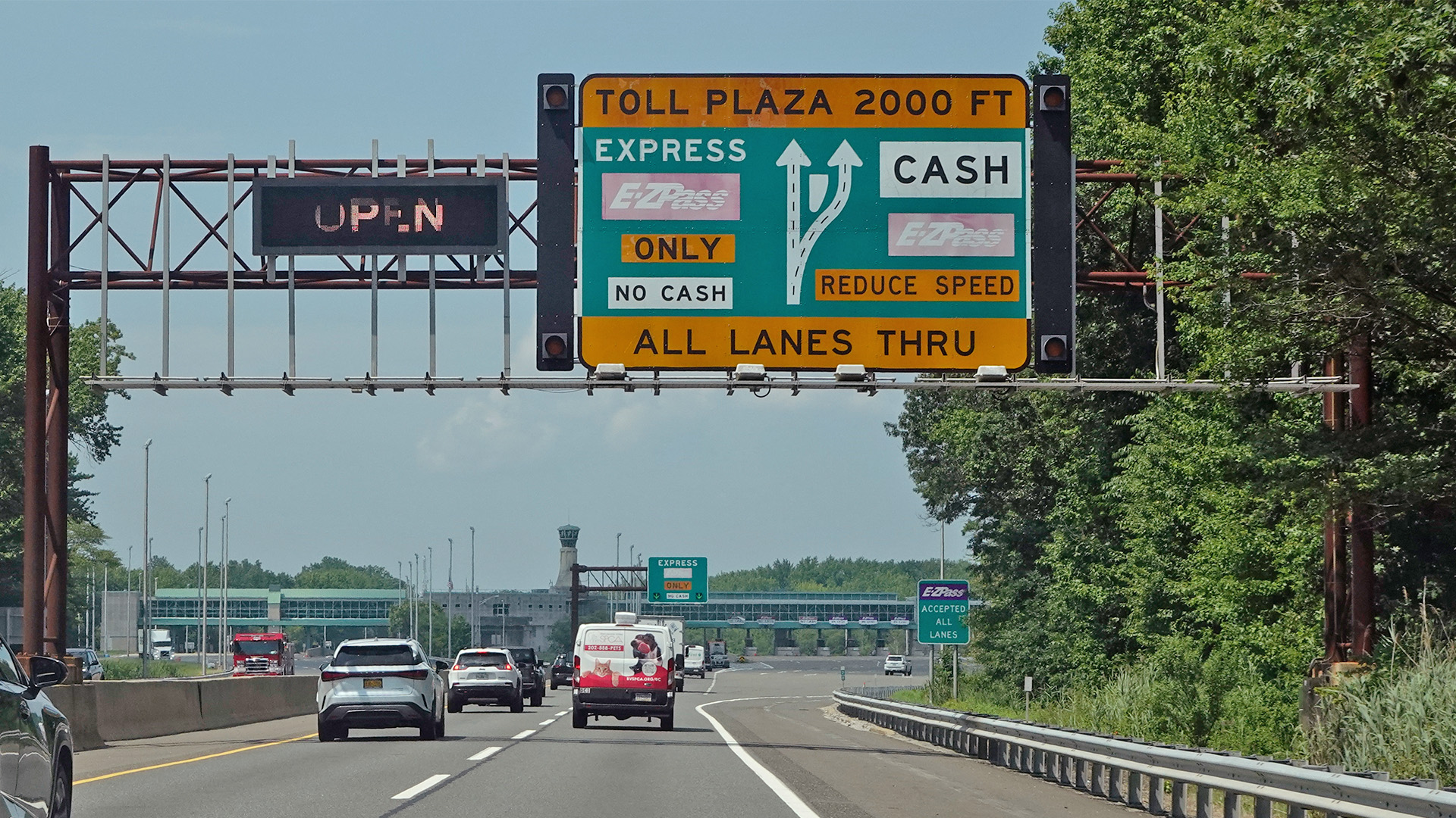 Turnpike toll plaza