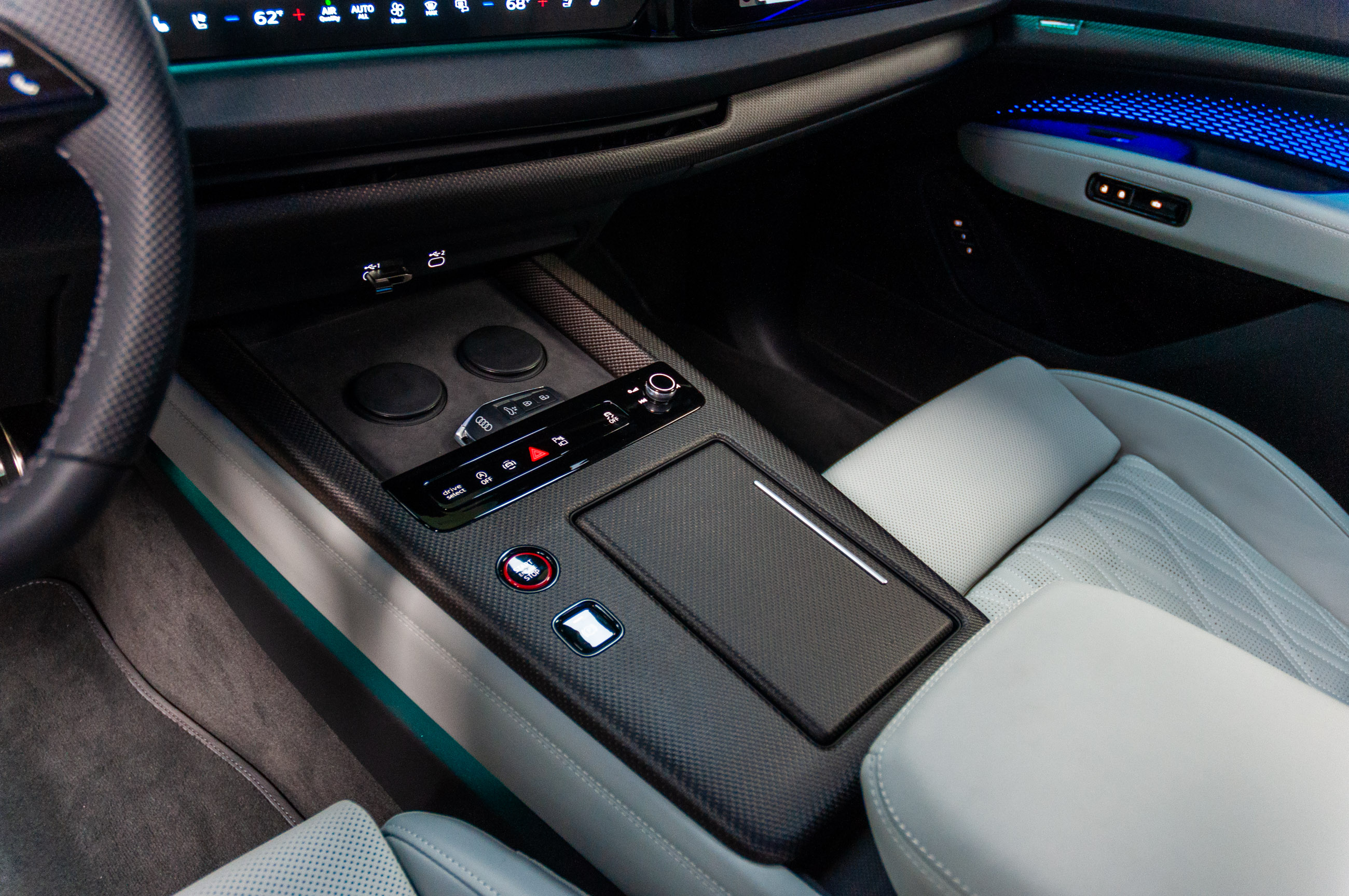 2027 Audi Q9：配備超大置杯架與座椅震動音響系統的旗艦 SUV