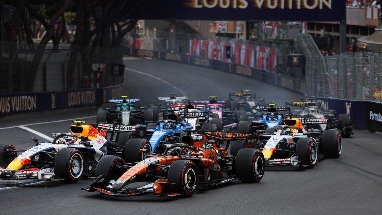 MONTE-CARLO, MONACO - JUNE 07: Oscar Piastri of Australia driving the (81) McLaren MCL40 Mercedes leads Liam Lawson of New Zealand driving the (30) Visa Cash App Racing Bulls VCARB 03 RB Ford Arvid Lindblad of Great Britain driving the (41) Visa Cash App Racing Bulls VCARB 03 RB Ford and the remainder of the field on the restart during the F1 Grand Prix of Monaco at Circuit de Monaco on June 07, 2026 in Monte-Carlo, Monaco. (Photo by Dom Gibbons - Formula 1/Formula 1 via Getty Images)