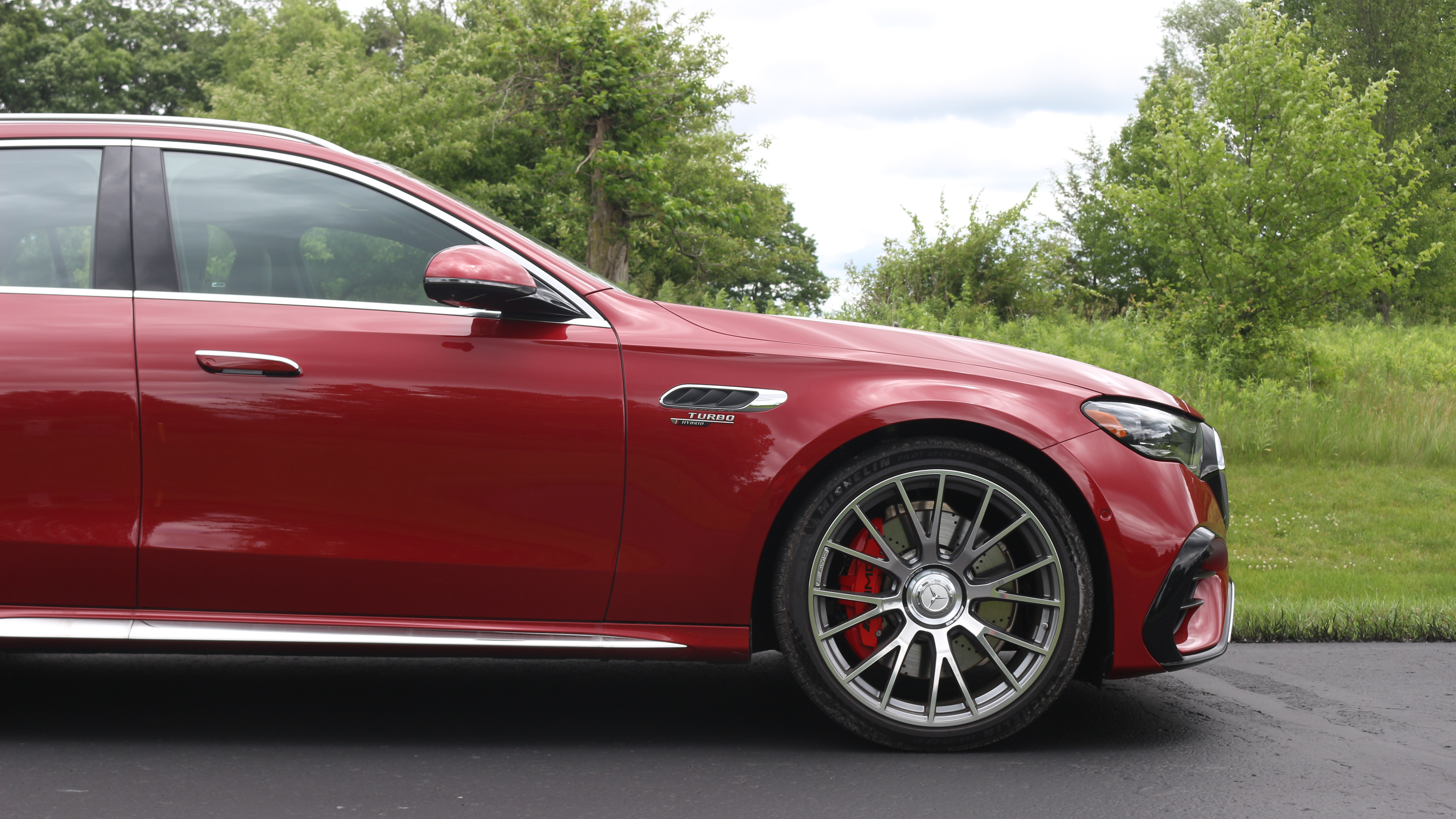 2026 Mercedes-AMG E53 Hybrid 旅行車評測：溫和、狂野，但更多的是令人困惑