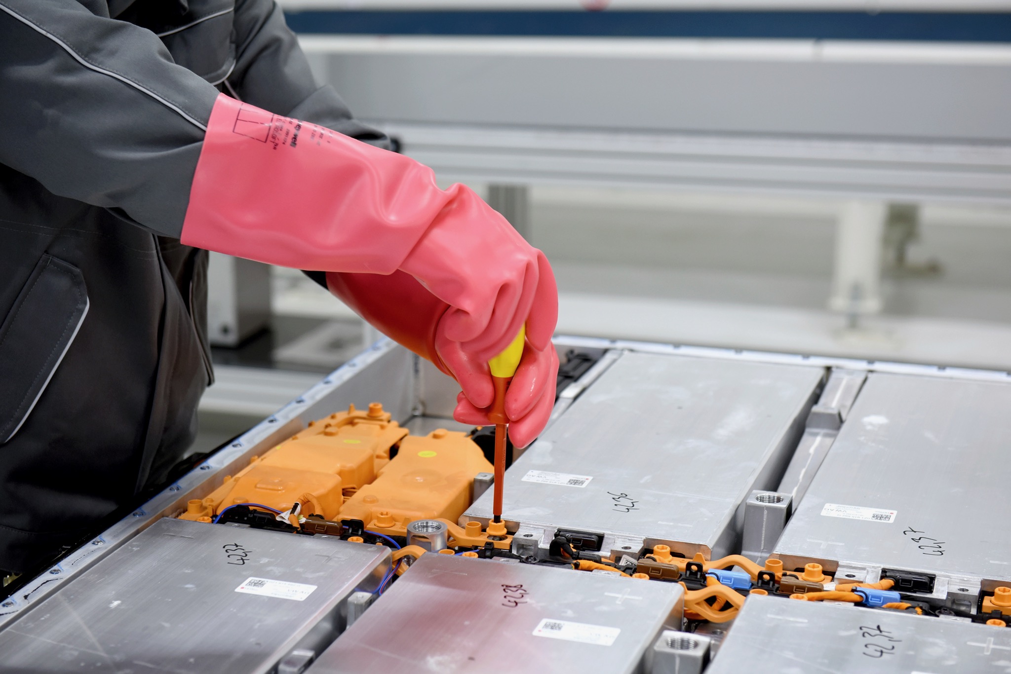 Battery pack getting disassembled at Volkswagen recycling pilot plant