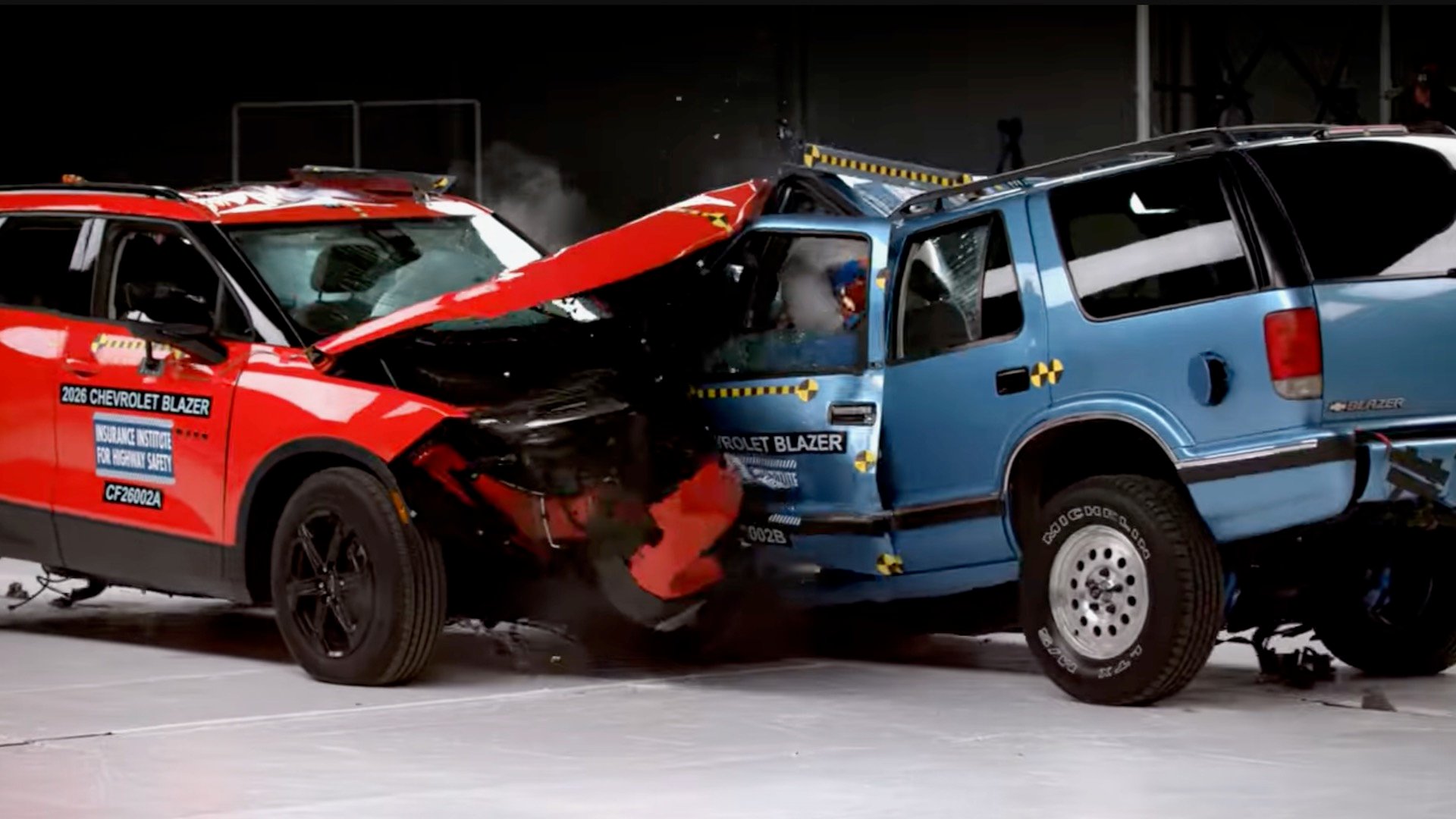 IIHS crash test of a 2026 Chevrolet Blazer and 1996 Chevrolet S-10 Blazer