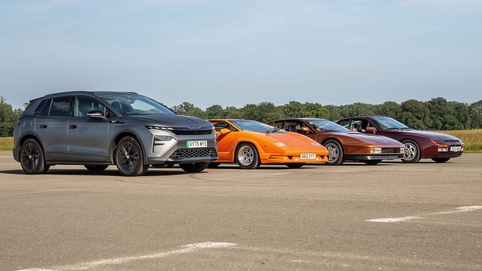 Škoda Elroq vRS vs 1980s supercars drag race
