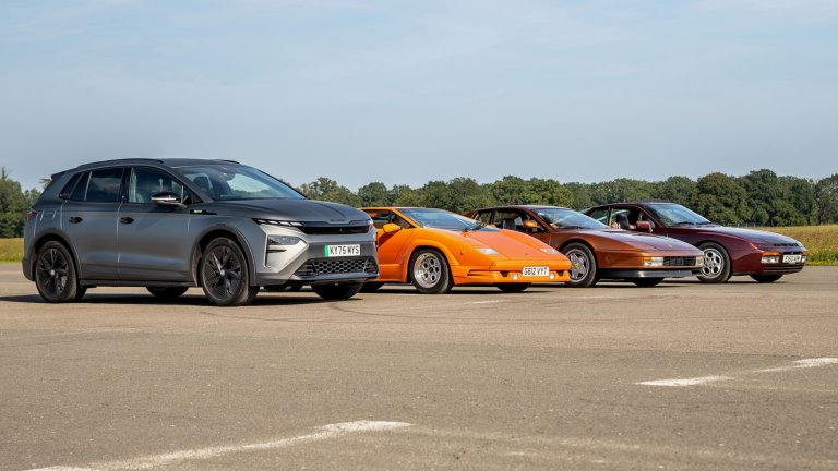 Škoda Elroq vRS vs 1980s supercars drag race