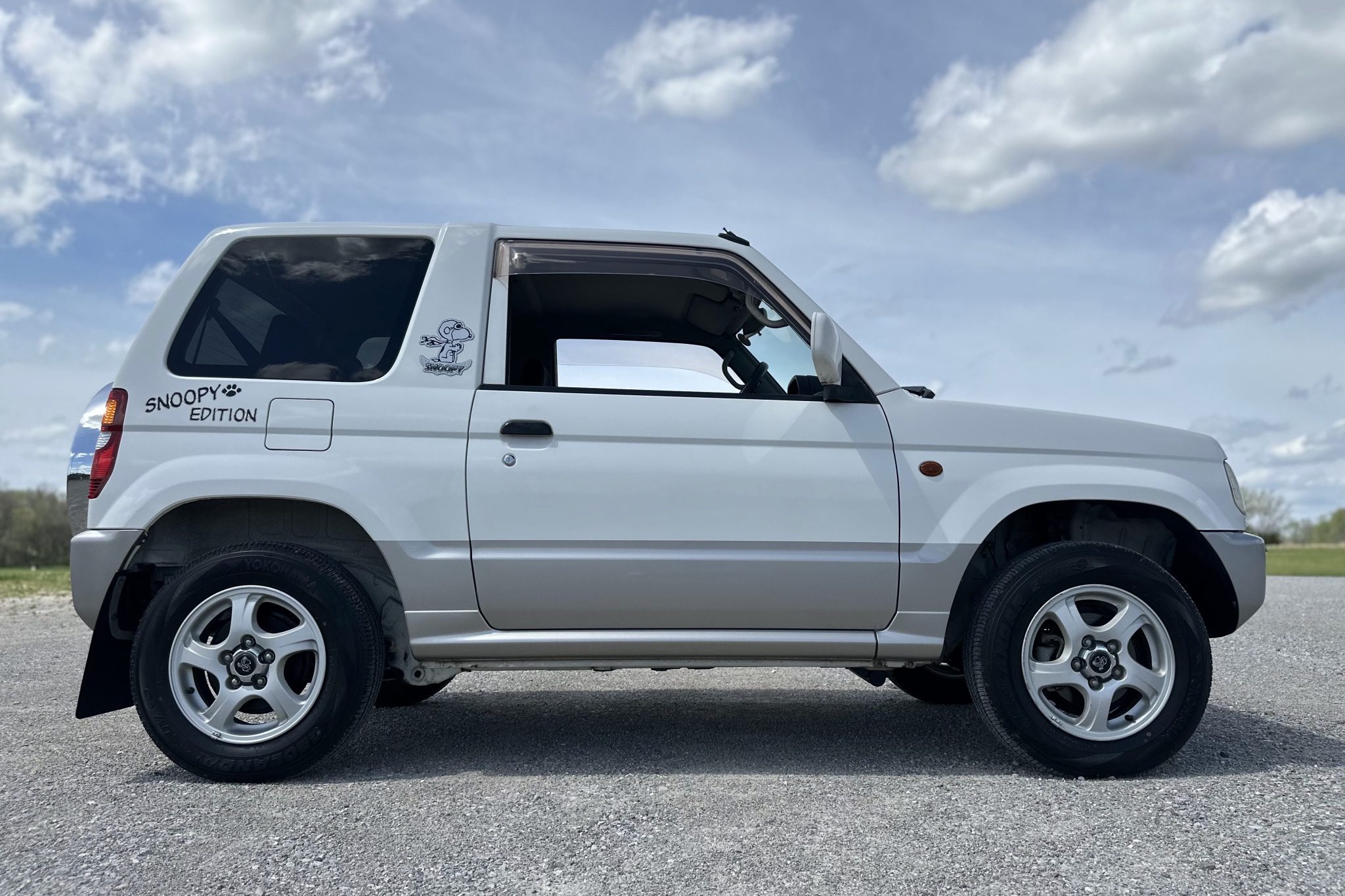 日本限定！這輛三菱Pajero Mini Snoopy特仕版超可愛