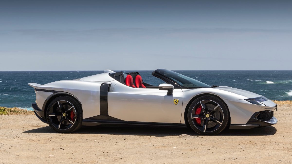 2027 躍馬 849 Testarossa Spider 敞篷版試駕：1,000 匹馬力，少了車頂更過癮