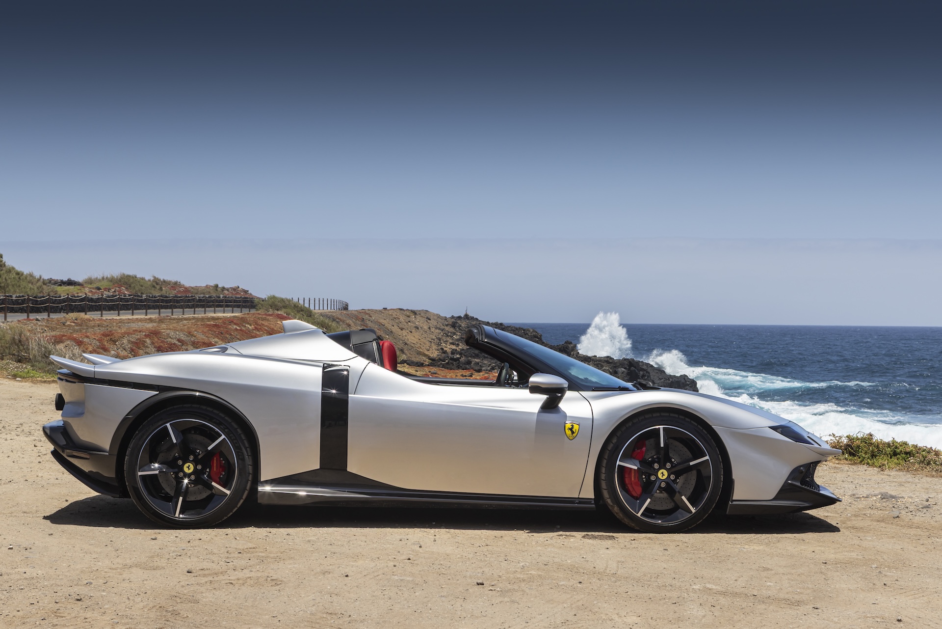 2027 躍馬 849 Testarossa Spider 敞篷版試駕：1,000 匹馬力，少了車頂更過癮
