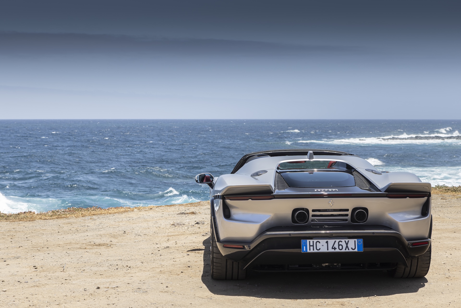 2027 躍馬 849 Testarossa Spider 敞篷版試駕：1,000 匹馬力，少了車頂更過癮