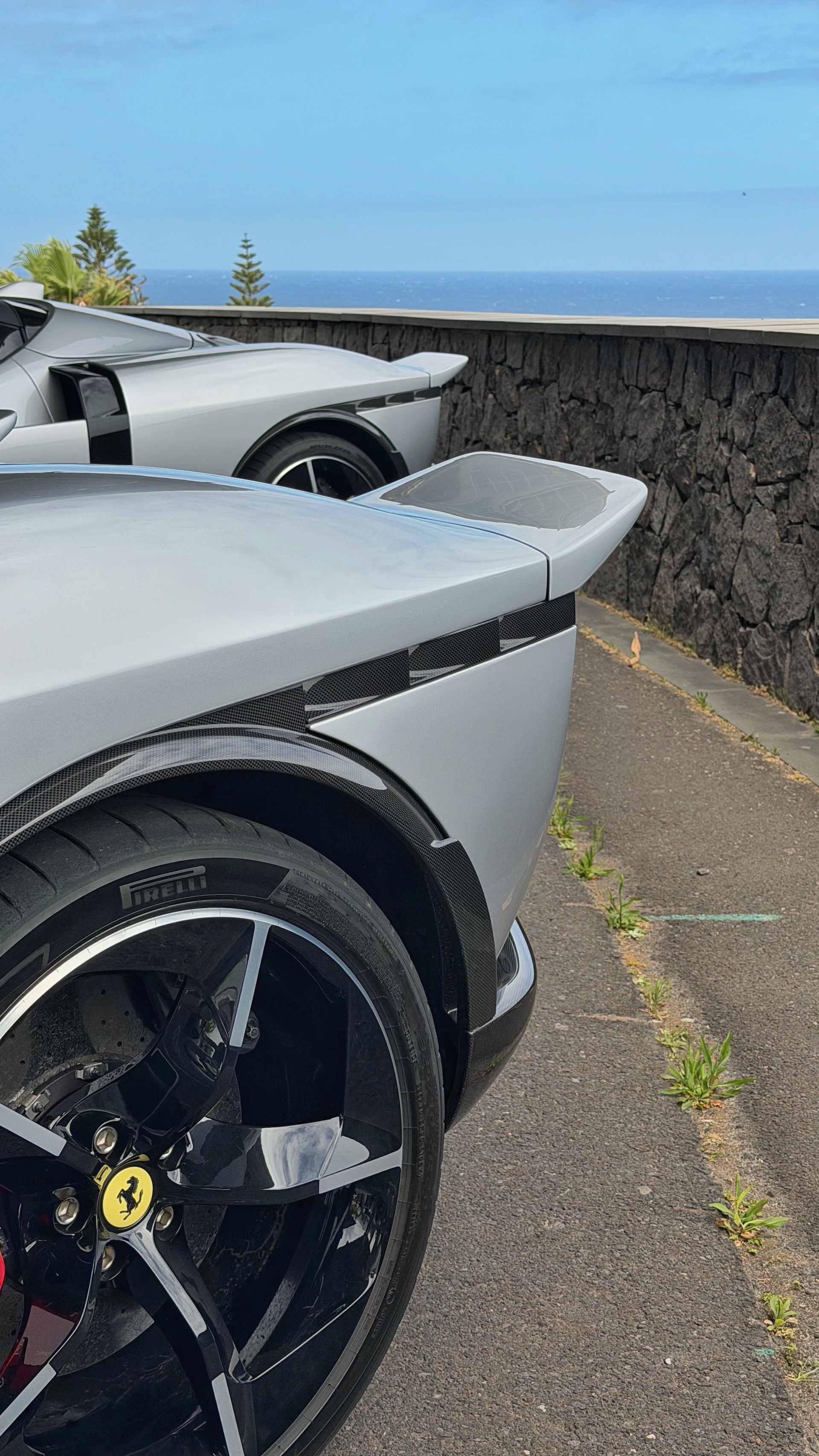 2027 躍馬 849 Testarossa Spider 敞篷版試駕：1,000 匹馬力，少了車頂更過癮