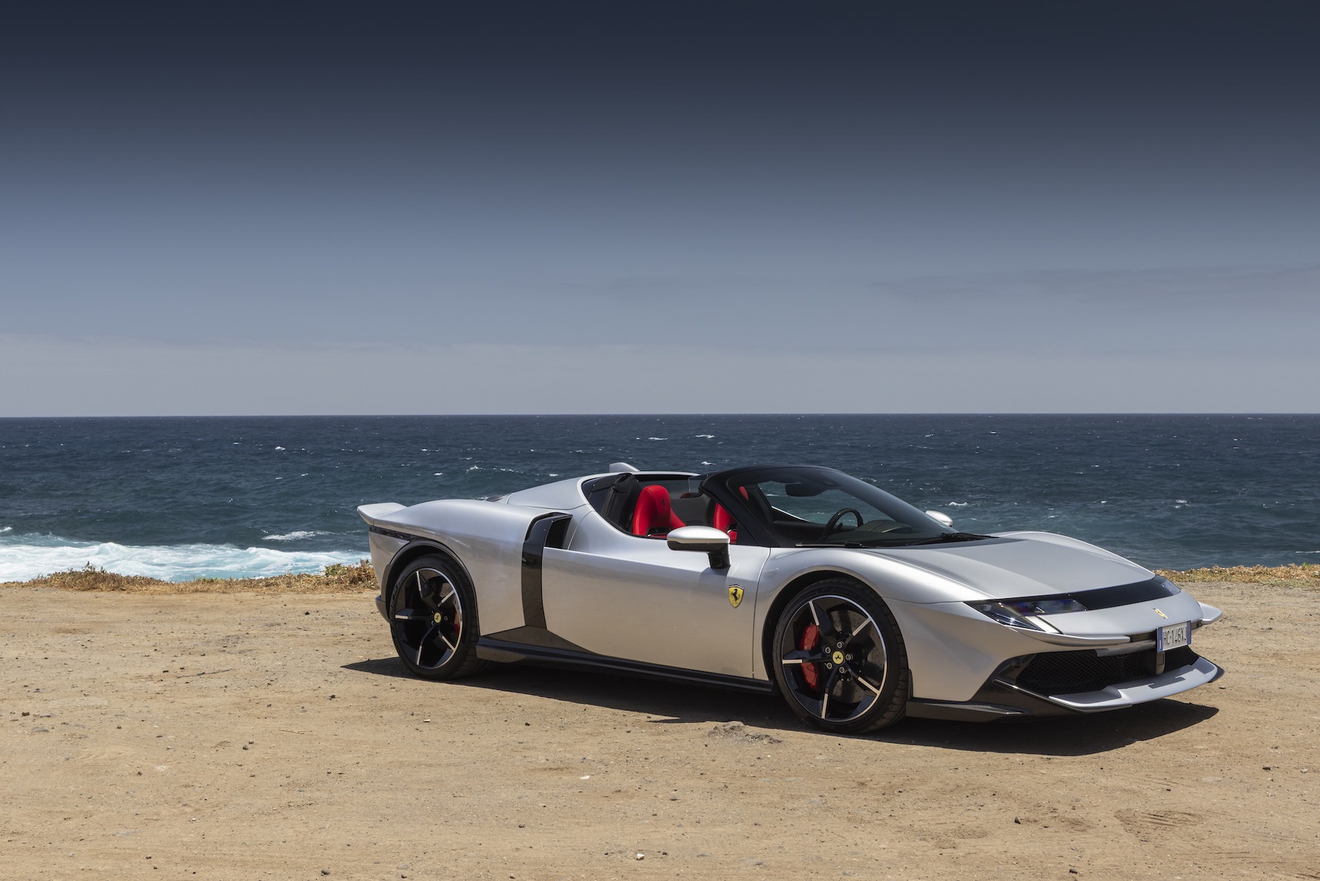 2027 躍馬 849 Testarossa Spider 敞篷版試駕：1,000 匹馬力，少了車頂更過癮