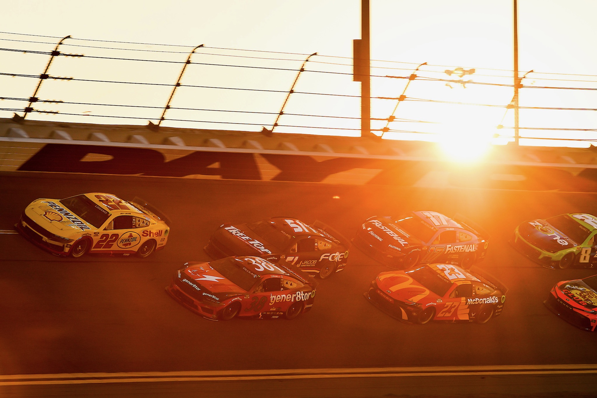 NASCAR 在達通納賽事將降低馬力至 465 匹,以提升超車機會