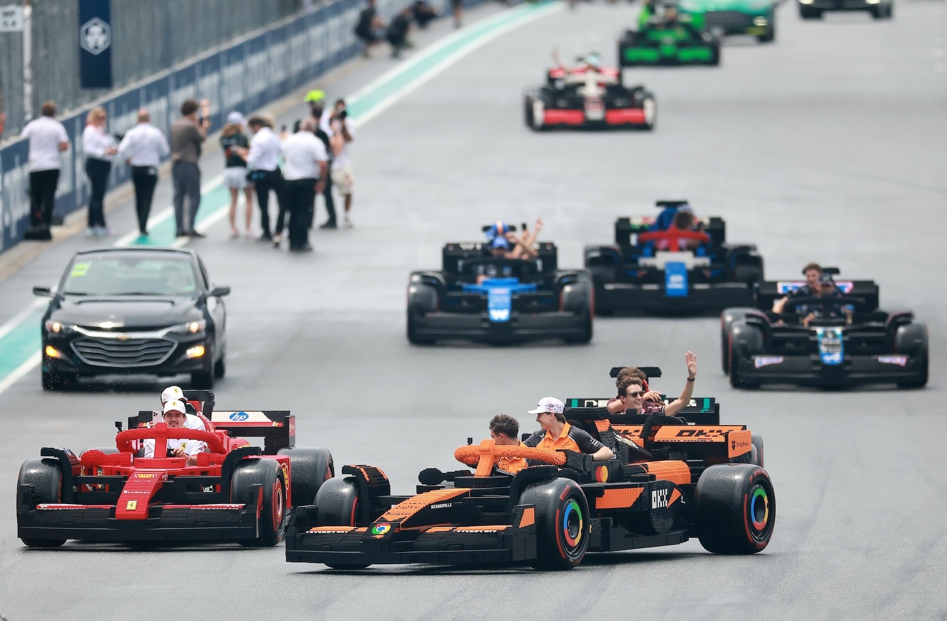 維斯塔潘批評樂高F1車手遊行讓車手看起來像小孩和小丑