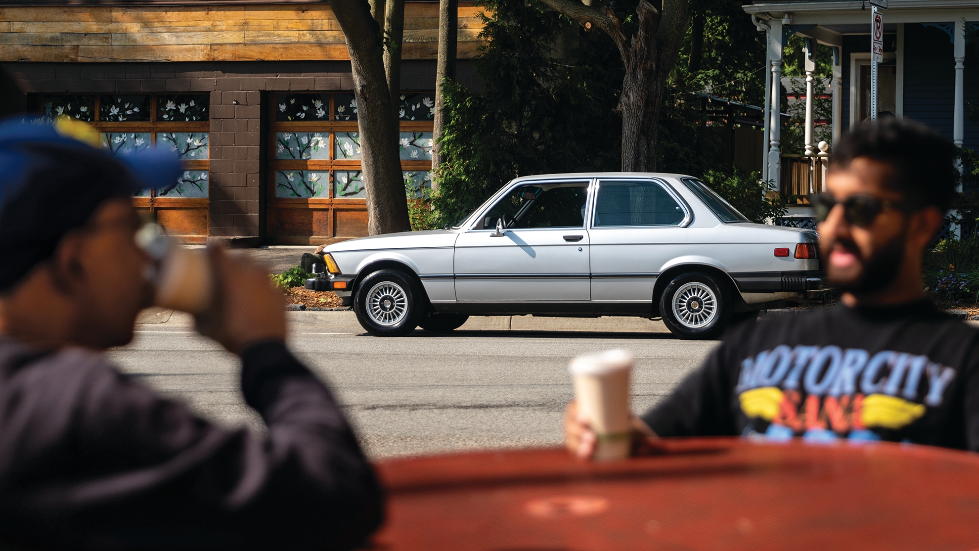 BMW E21 in town.