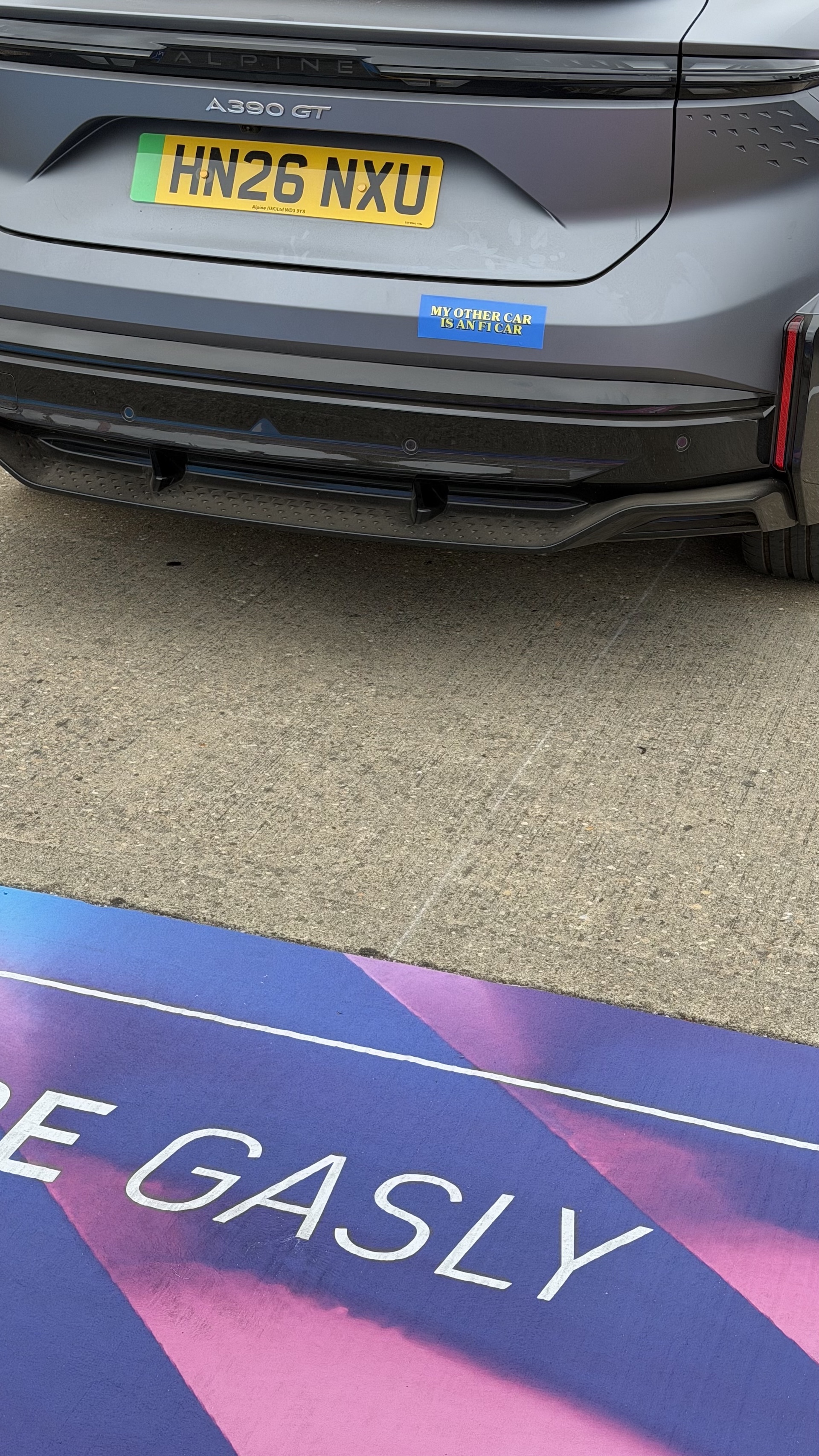 銀石賽道 F1 車手停車場一瞥：從超級跑車到經典老爺車