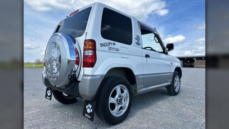 Snoopy Edition Mitsubishi Pajero Mini rear three quarters view