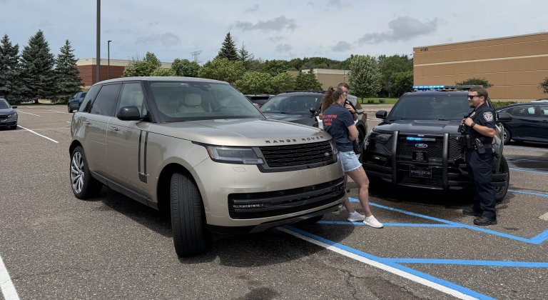 Range Rover with cops