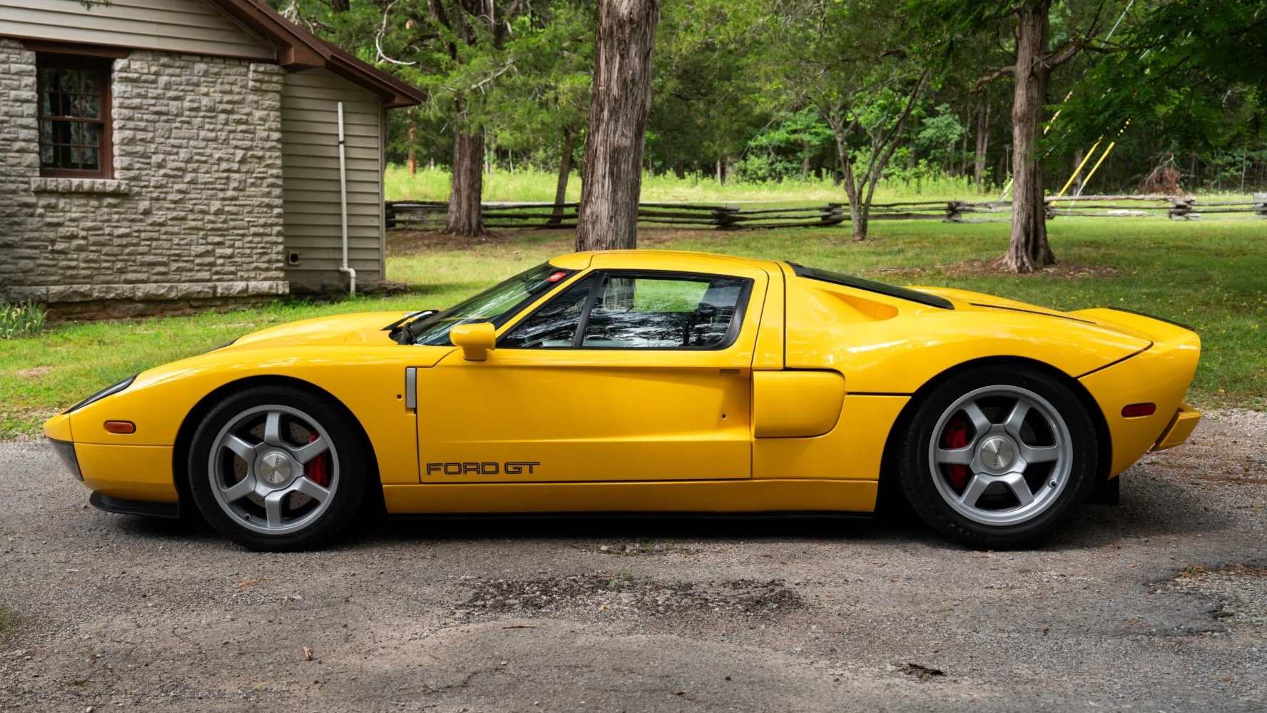 2006 Ford GT in Speed Yellow sans stripes