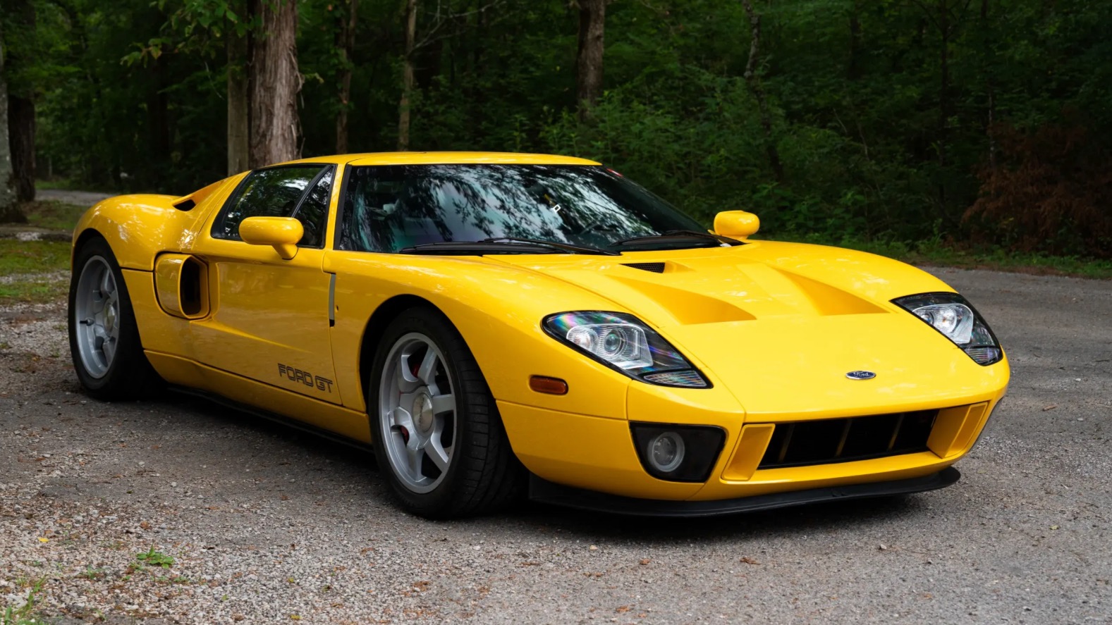 2006 Ford GT in Speed Yellow sans stripes