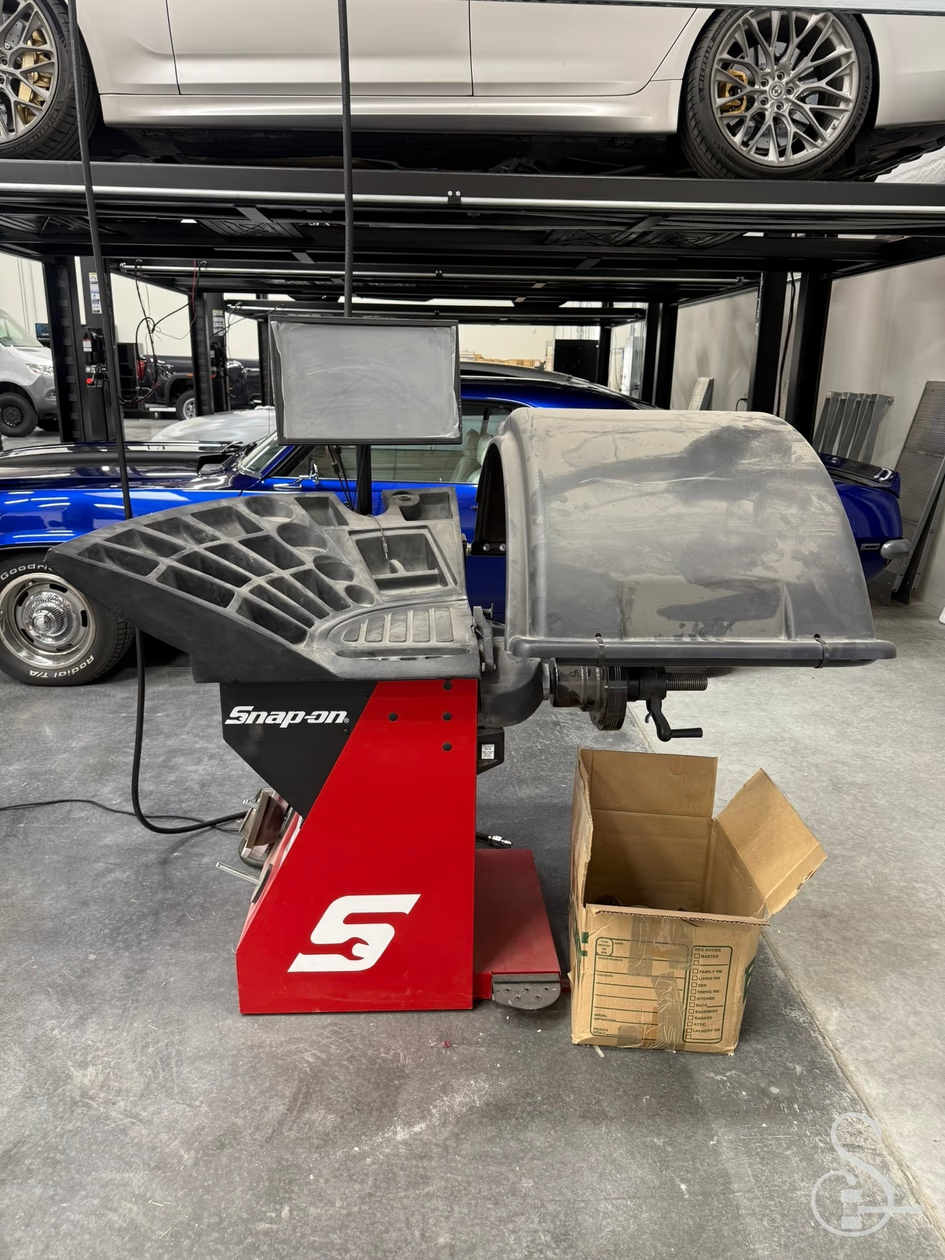 賭場大亨遺產拍賣：運動跑車與Snap-On工具的汽車寶藏