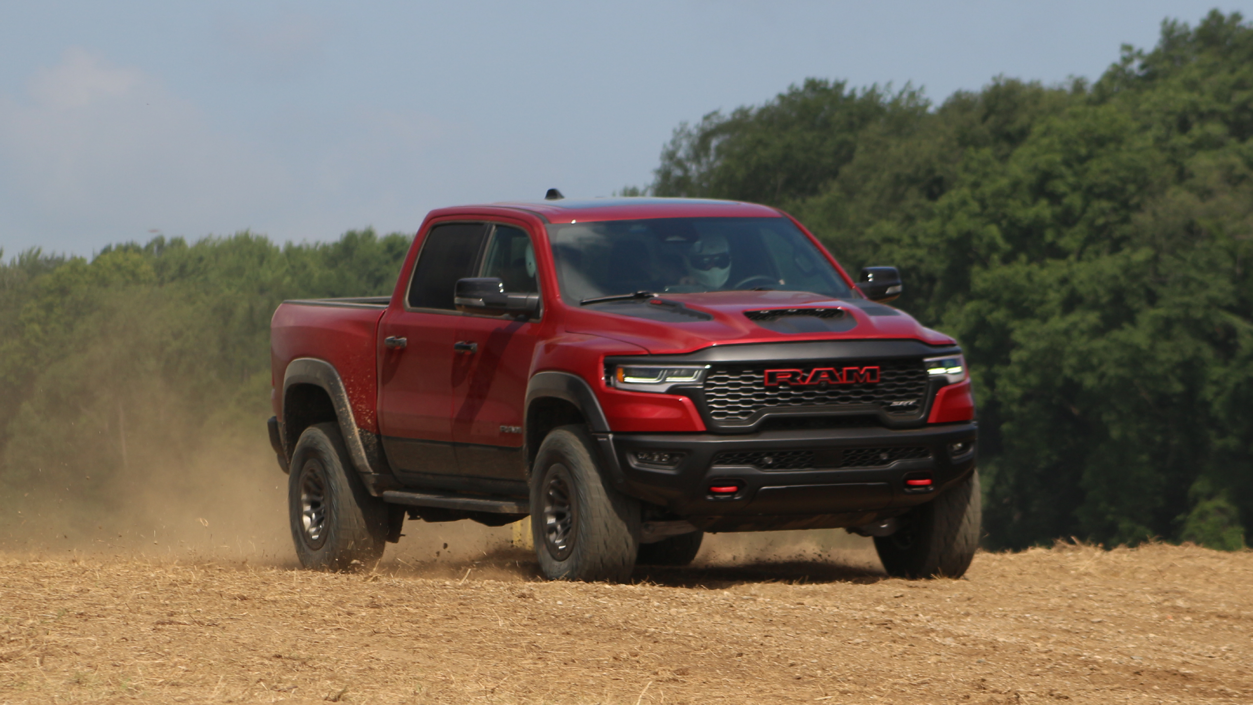 2027年Ram 1500 TRX SRT首試：現代越野怪獸的史前力量