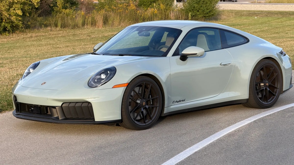 保時捷 911 油電混合車型與手排變速箱不相容，但仍有希望