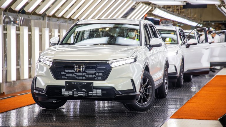 Honda CR-V on production line