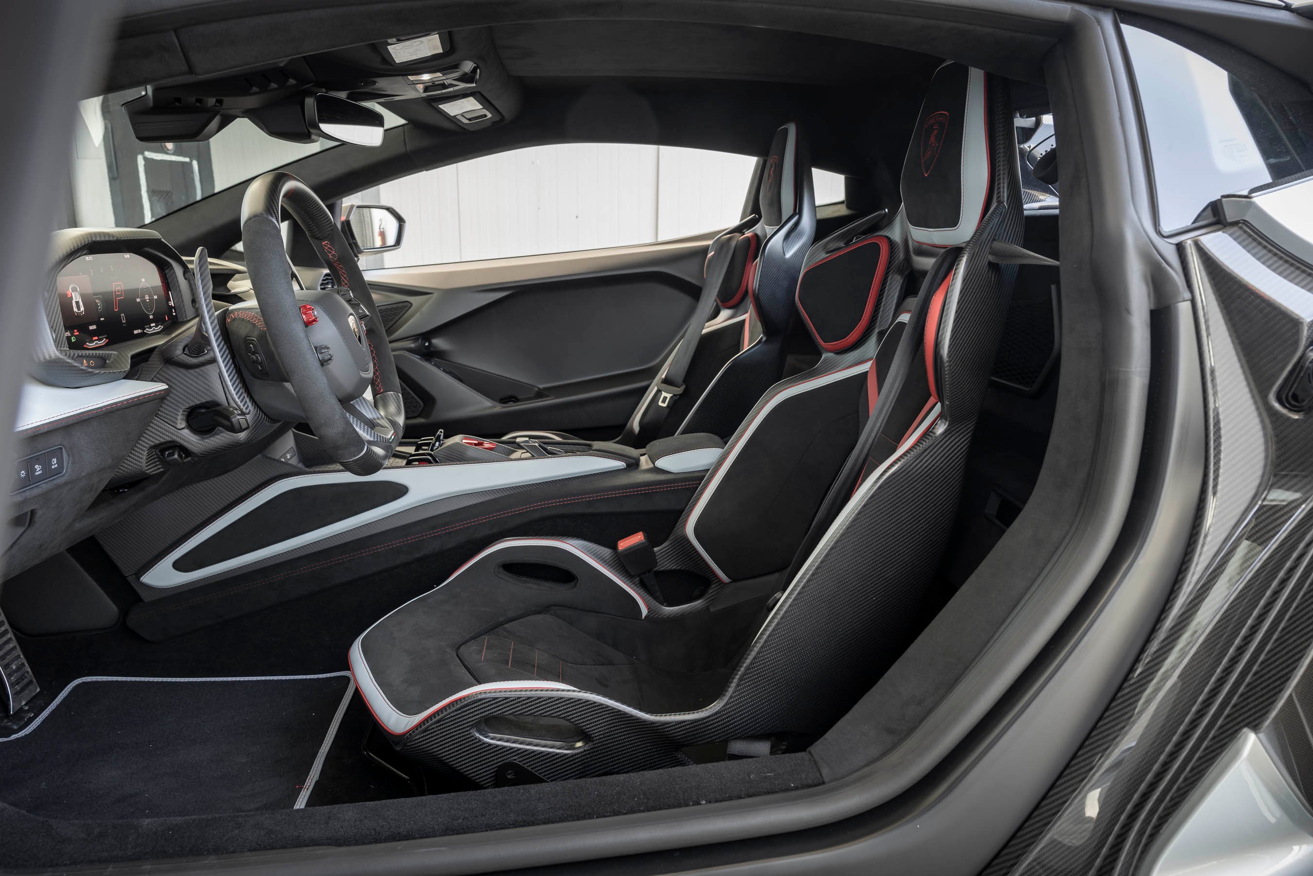 Lamborghini Revuelto SV
