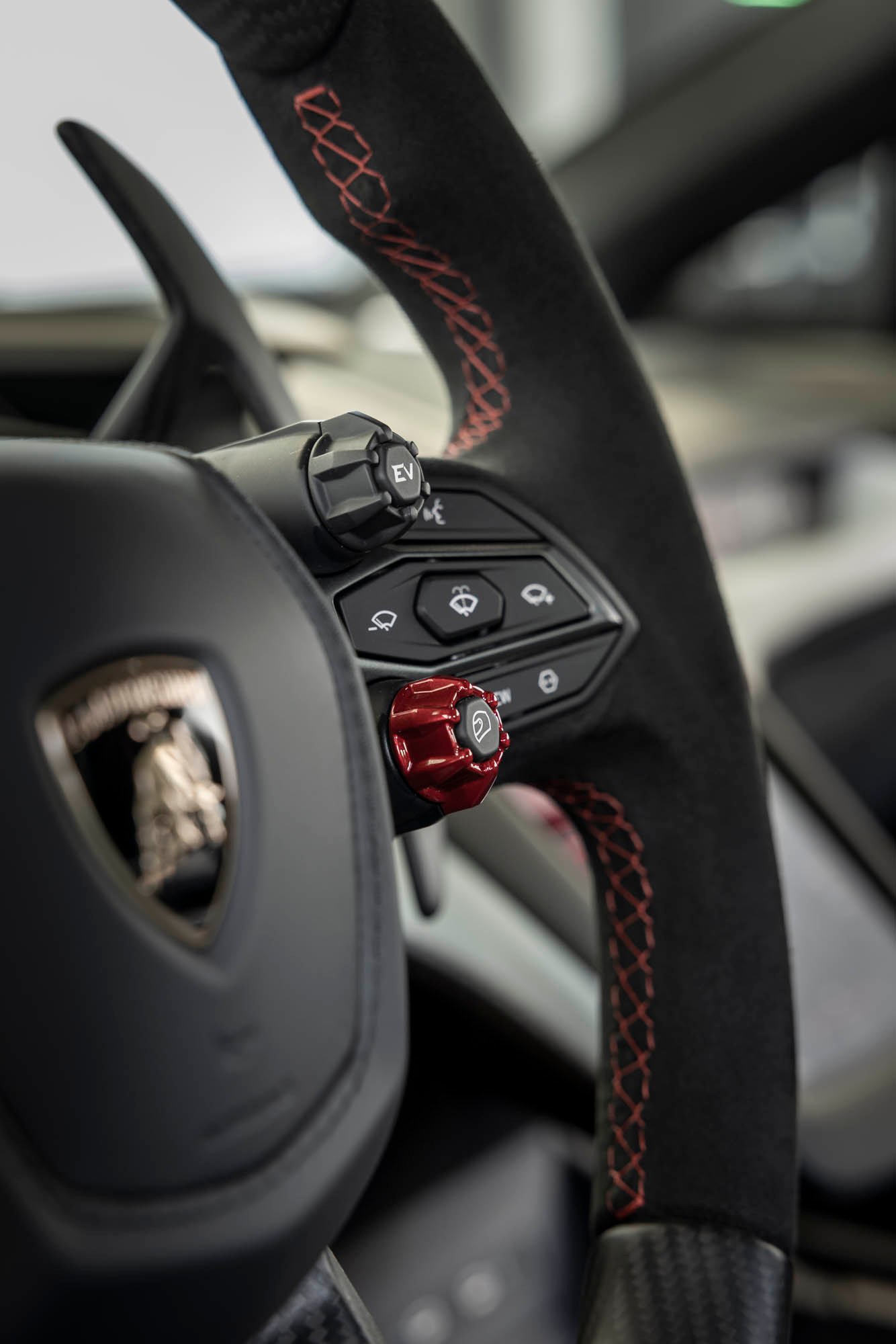 Lamborghini Revuelto SV