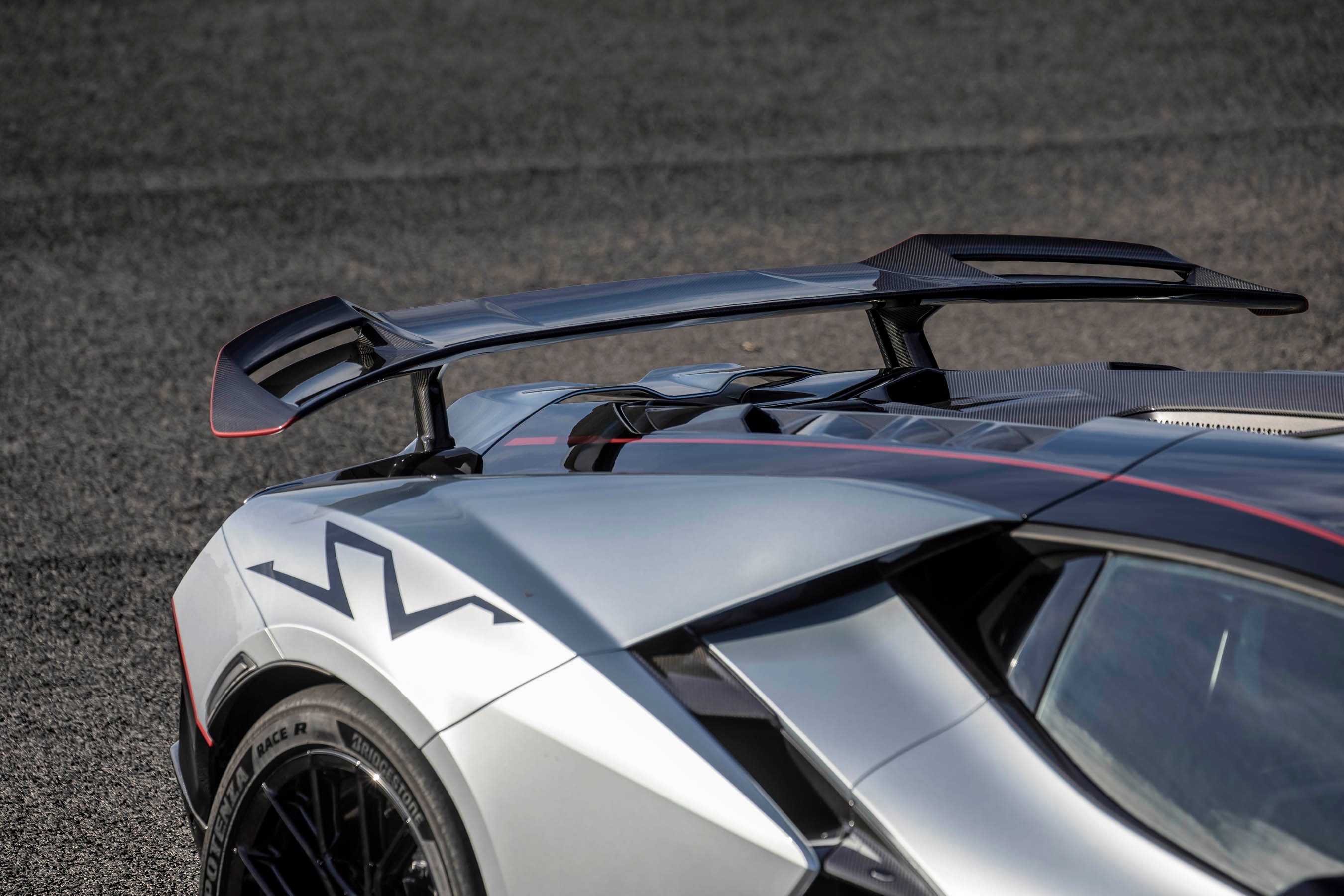 Lamborghini Revuelto SV