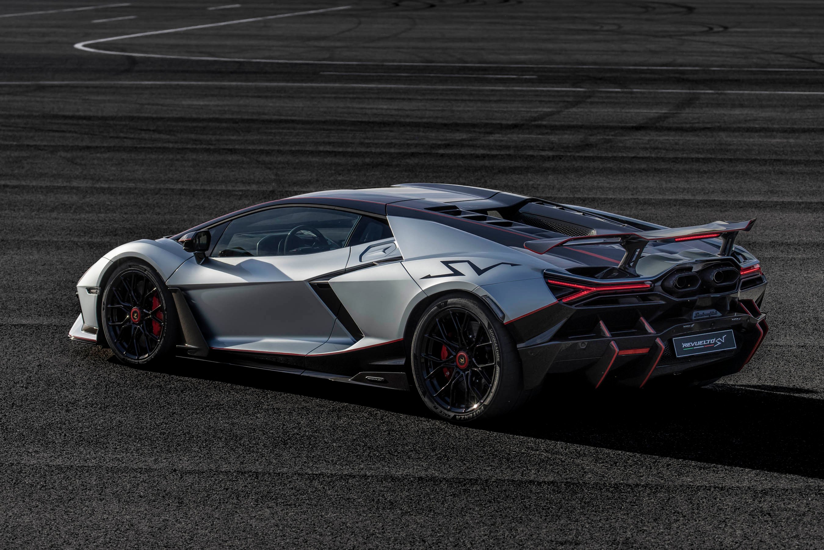 Lamborghini Revuelto SV