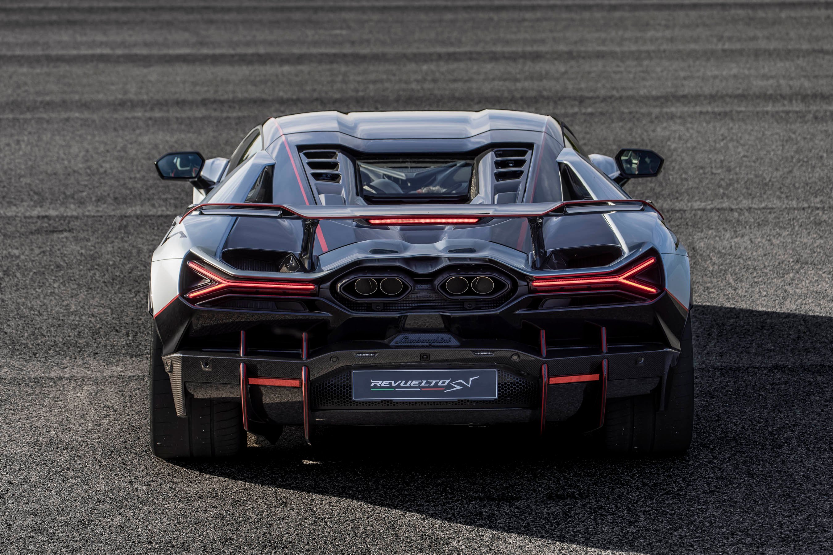 Lamborghini Revuelto SV