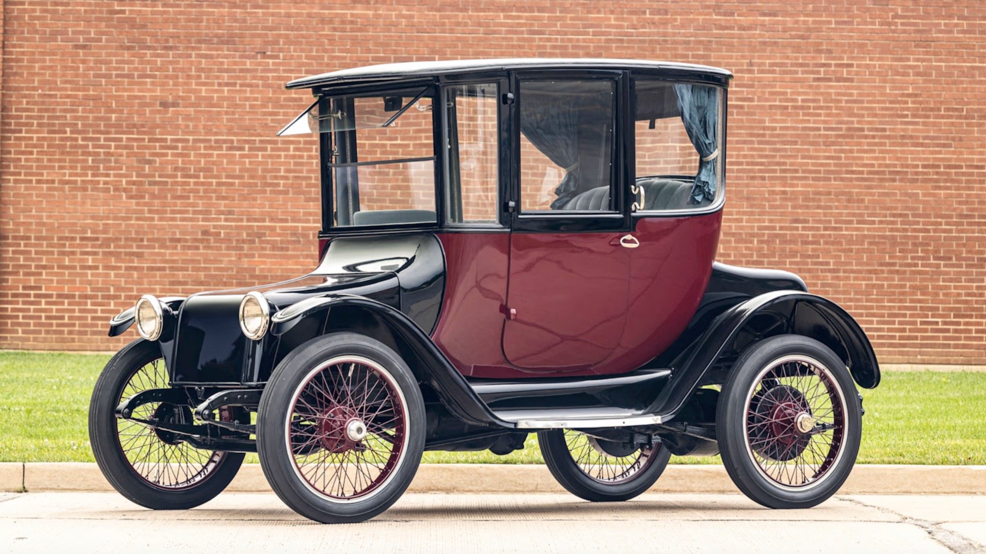 1918 Detroit Electric Model 75B Brougham coupe