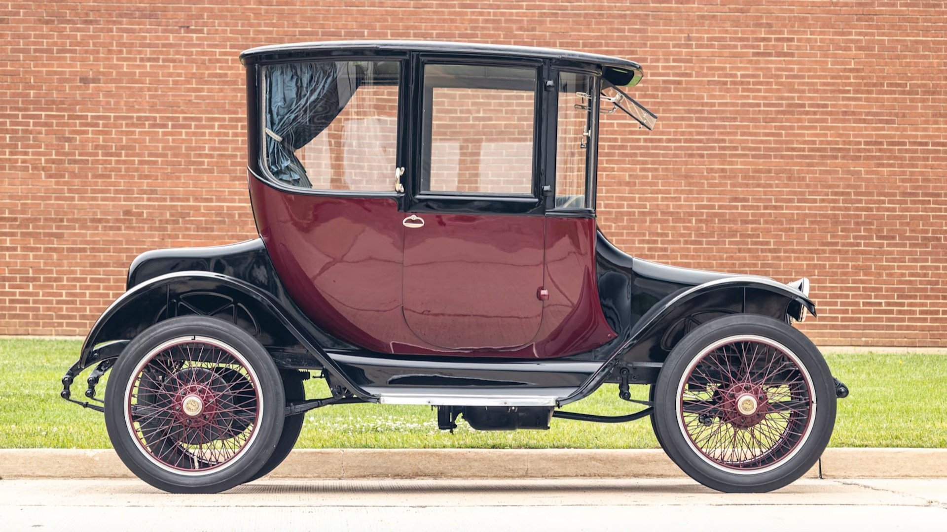 1918 Detroit Electric Model 75B Brougham coupe