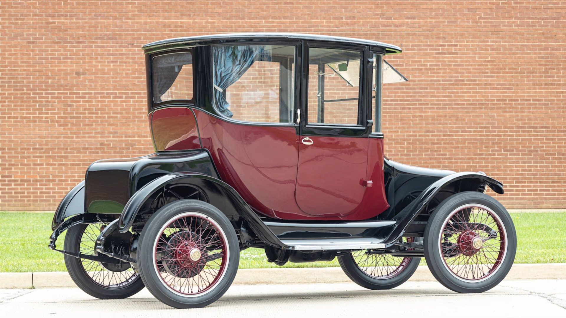 1918 Detroit Electric Model 75B Brougham coupe