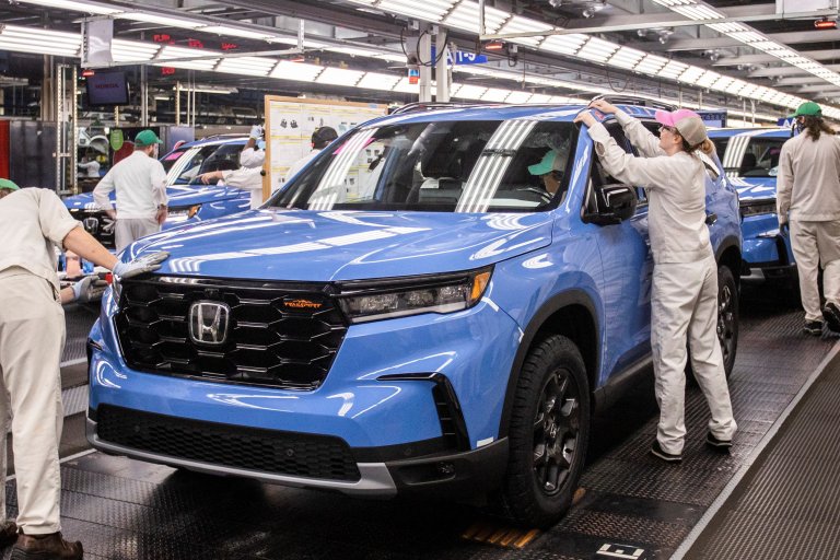 Honda Pilot on production line
