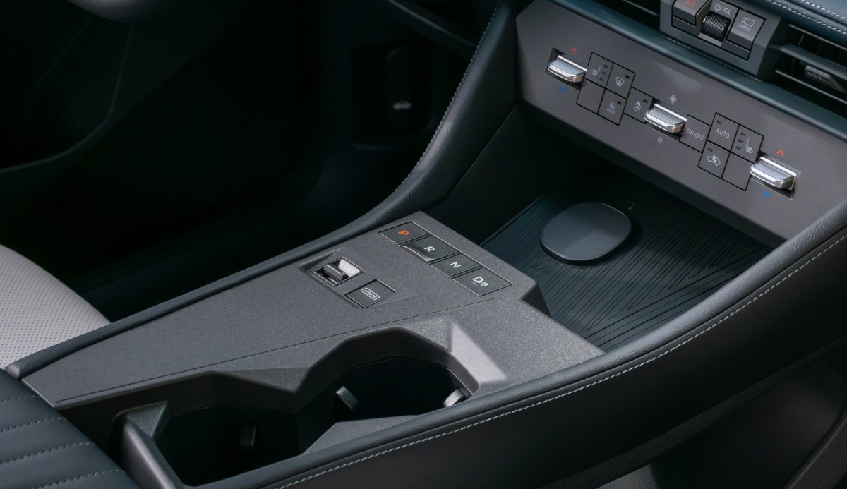 Nissan Is Done With Piano Black Plastic and Chrome. Consumers Are Sick of Fingerprints - The Drive