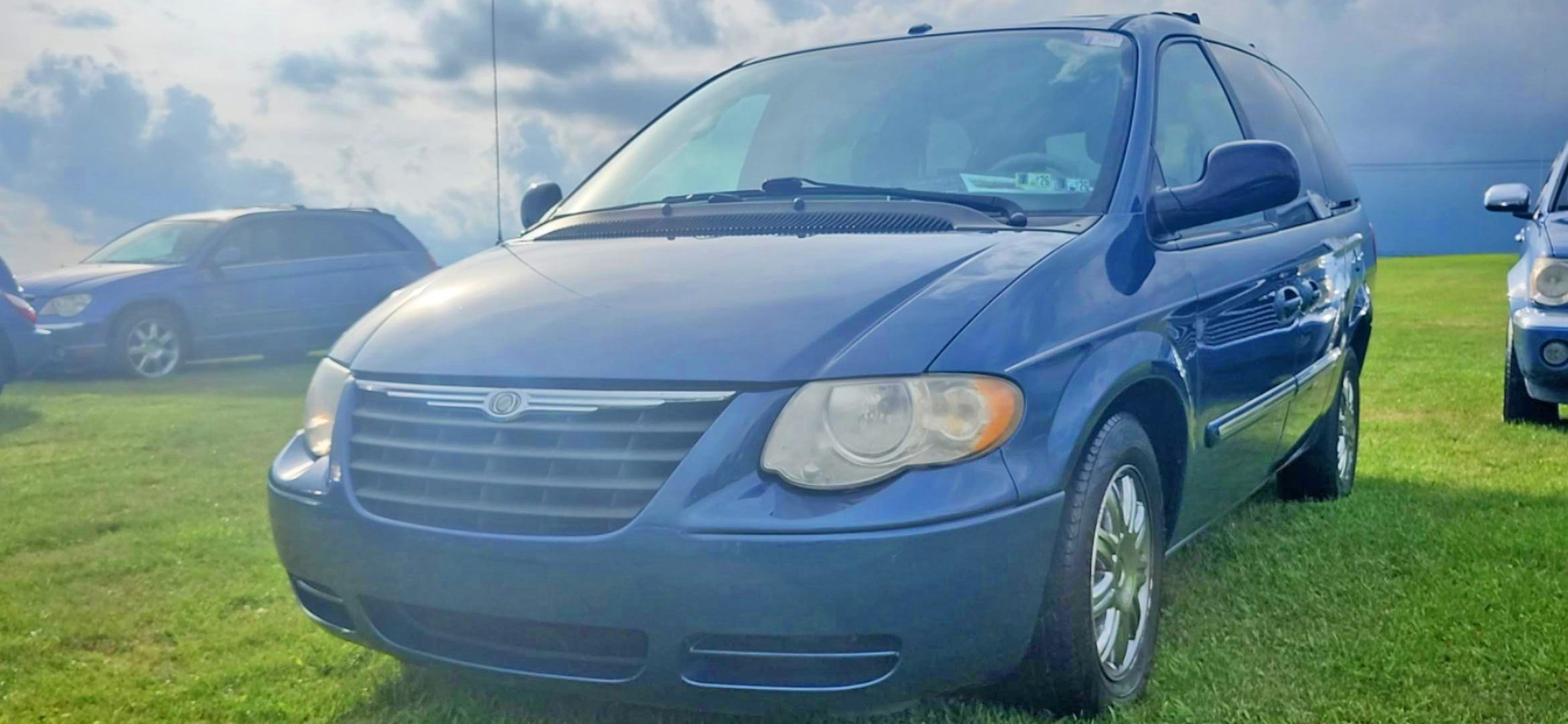 2007 Chrysler Town and Country in Marine Blue
